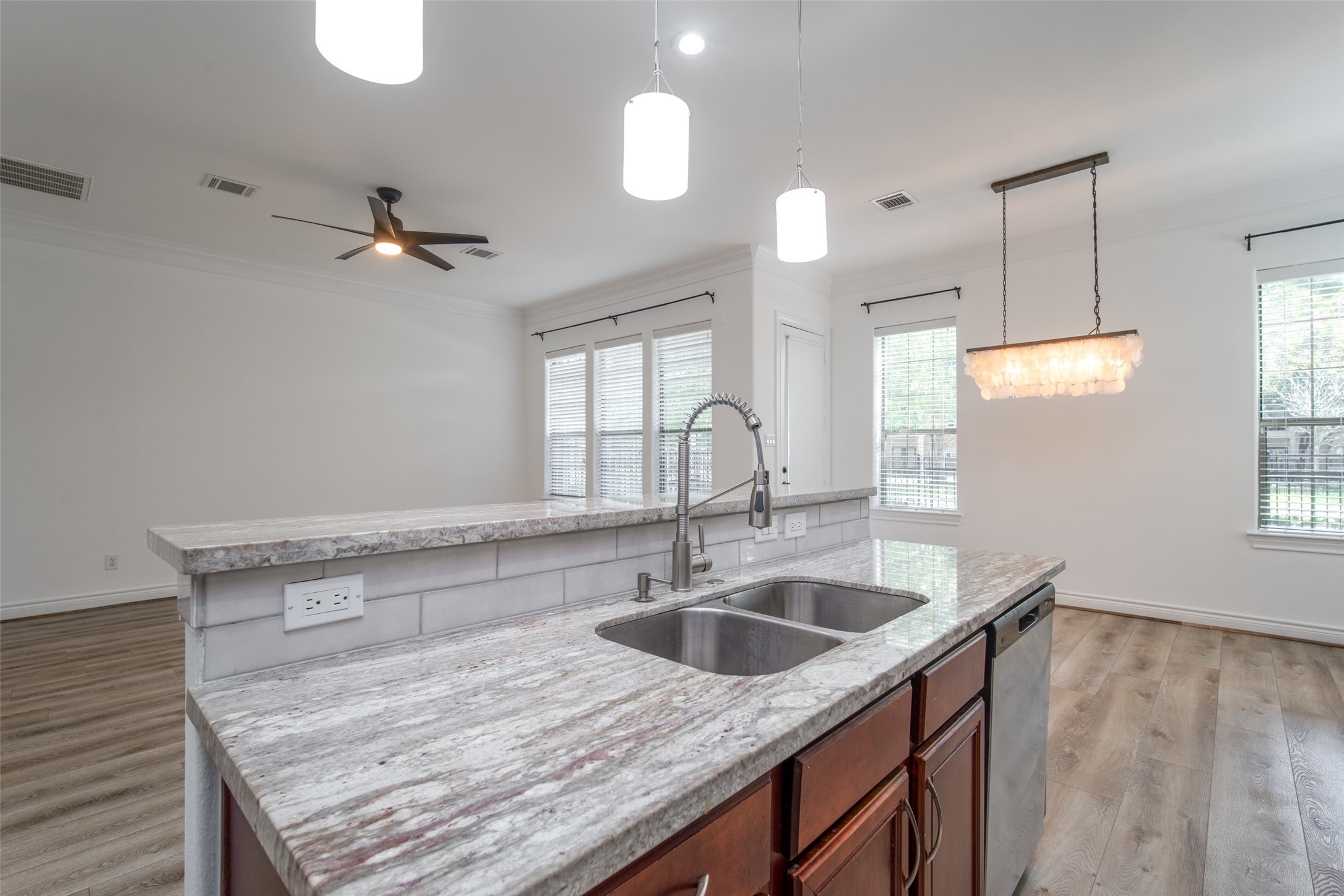 9147 Lago Crest Drive Property Photo 18