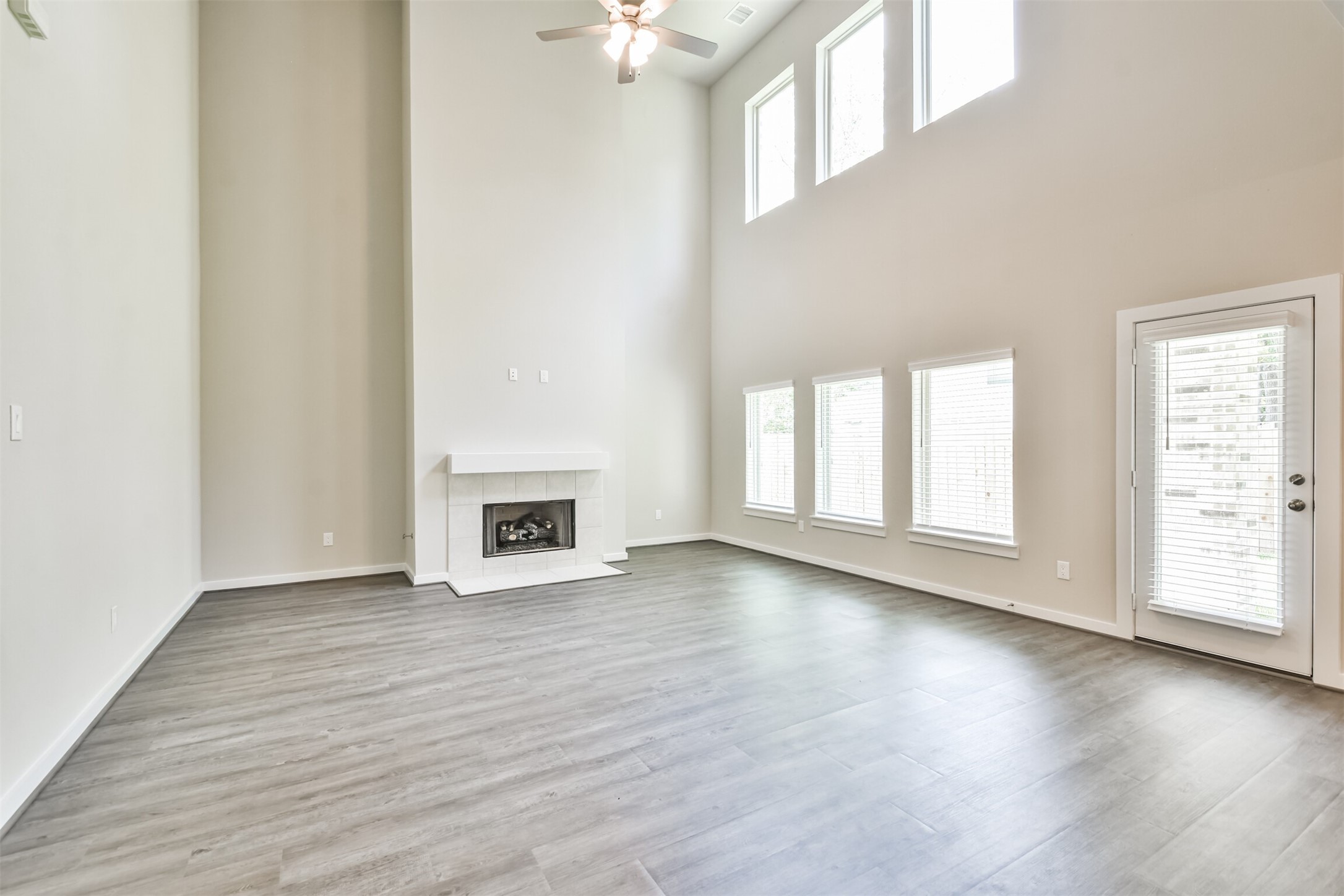 118 Prairie Dawn Circle Property Photo 3