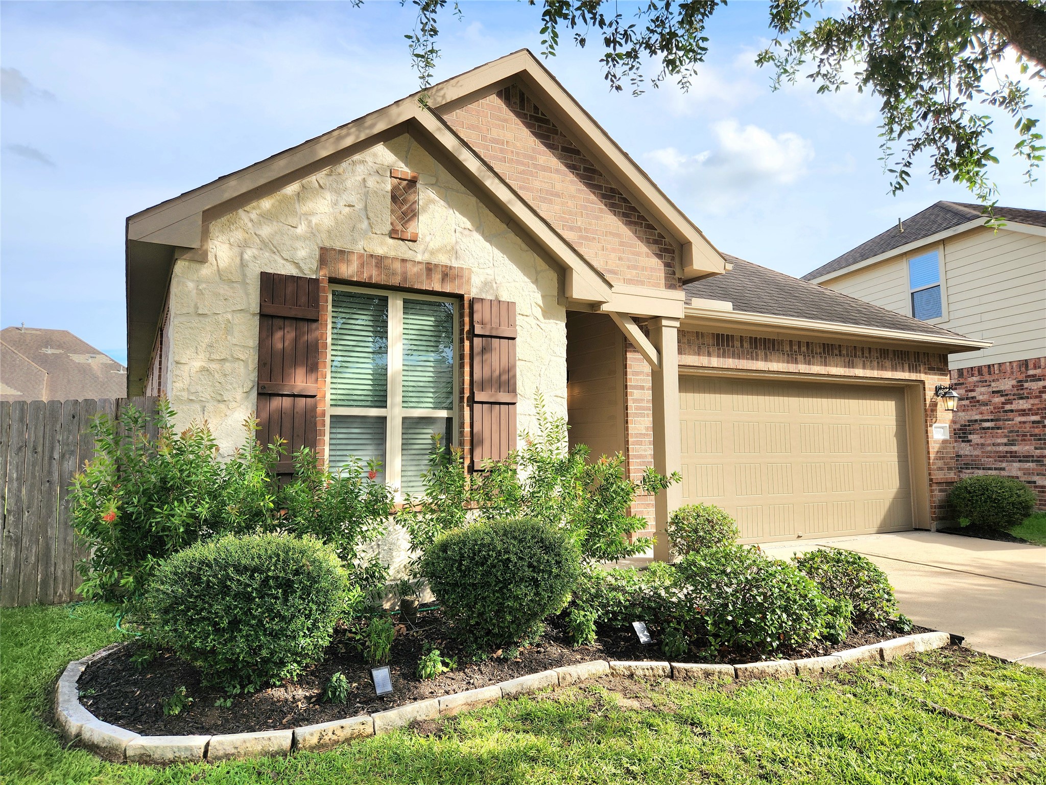 20607 Summer Retreat Lane Property Photo 2