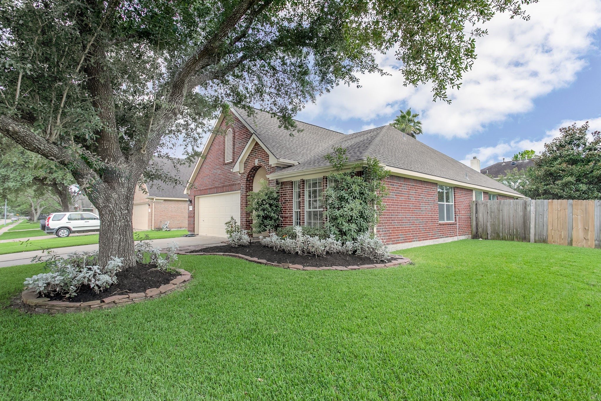 1828 Barretts Glen Drive Property Photo 1