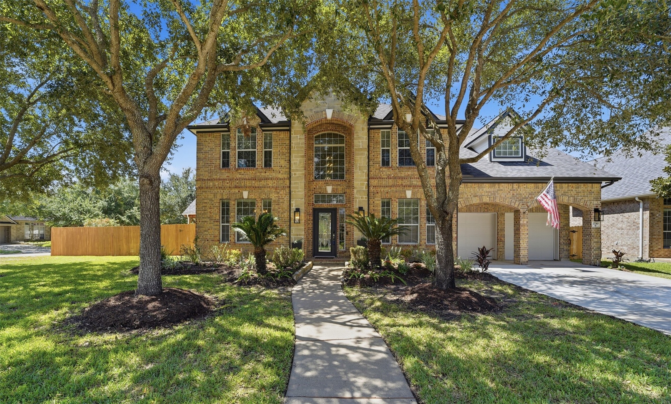 2710 Golden Larch Drive Property Photo 1