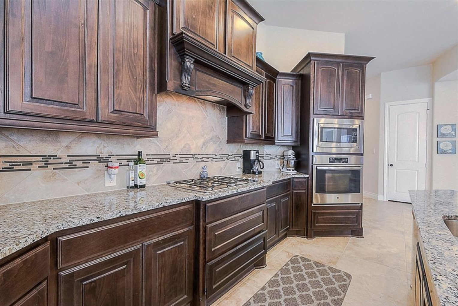 2302 Falcon Brook Drive Property Photo 7