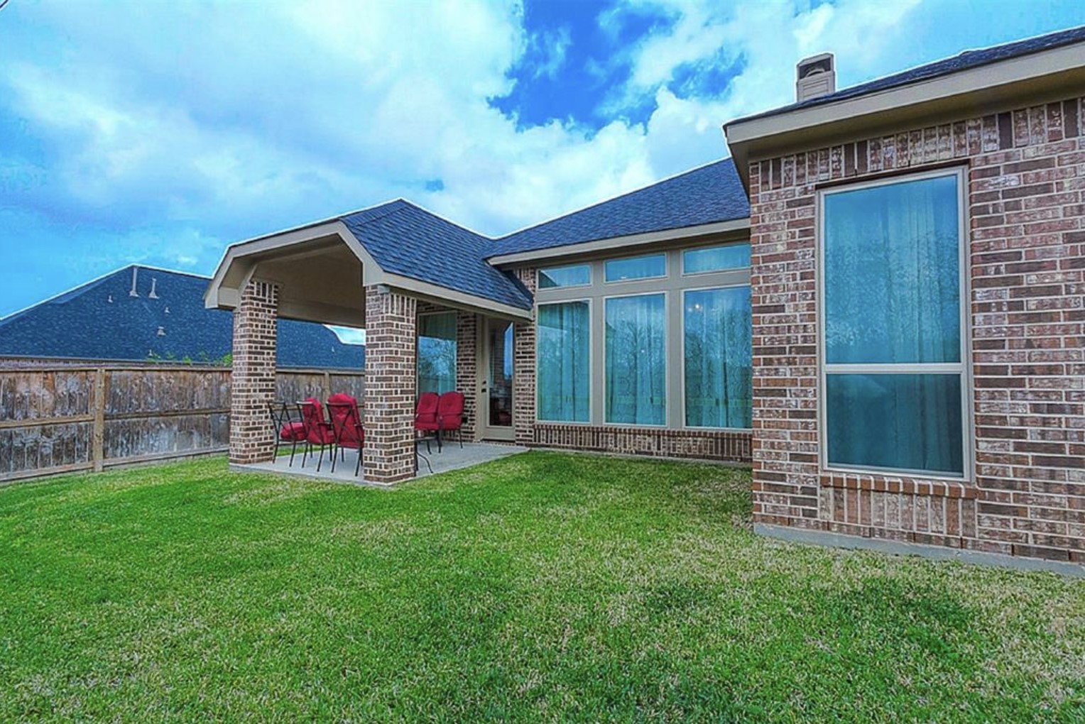 2302 Falcon Brook Drive Property Photo 18