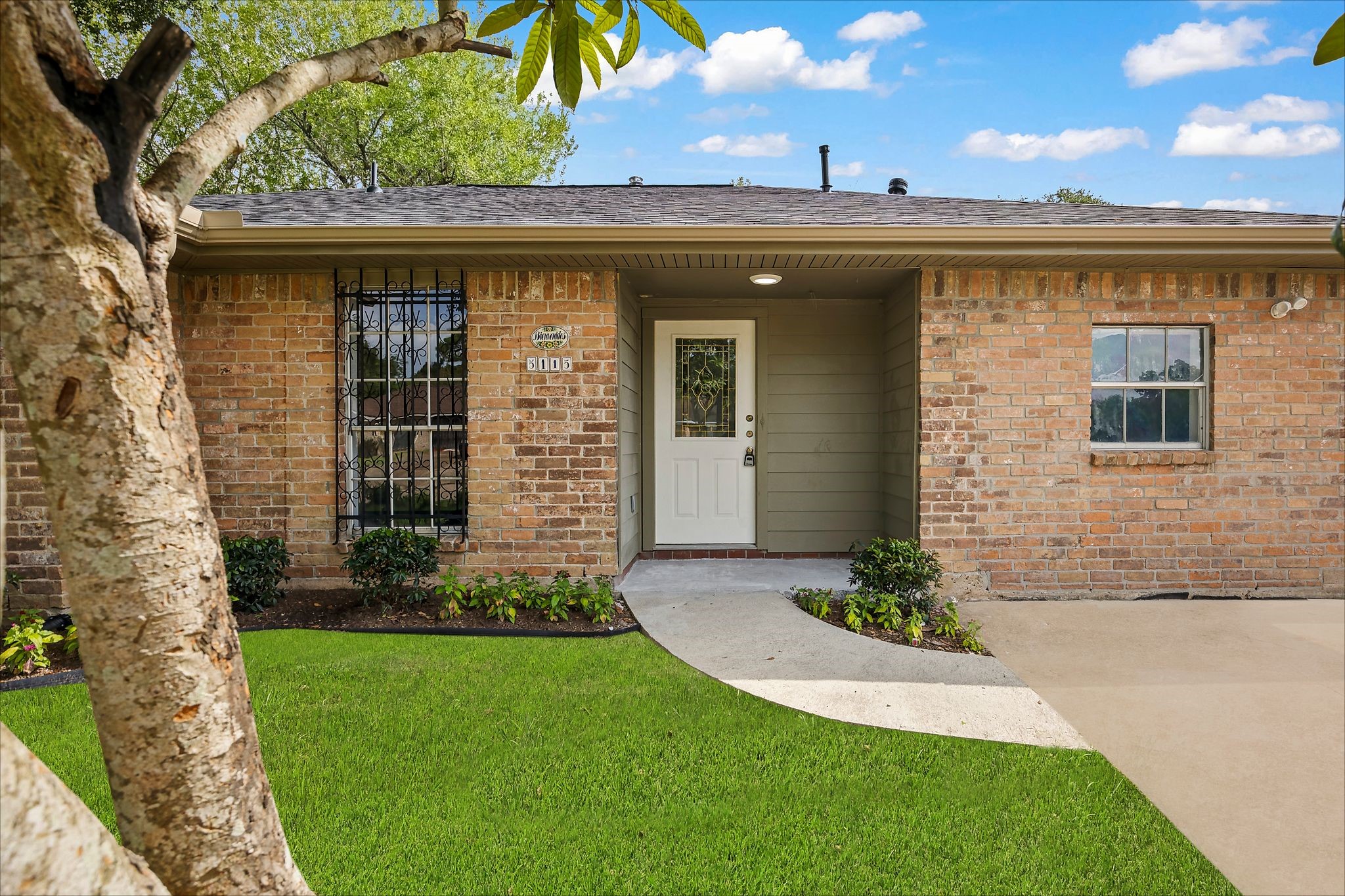 5115 Beechaven Street Property Photo 3