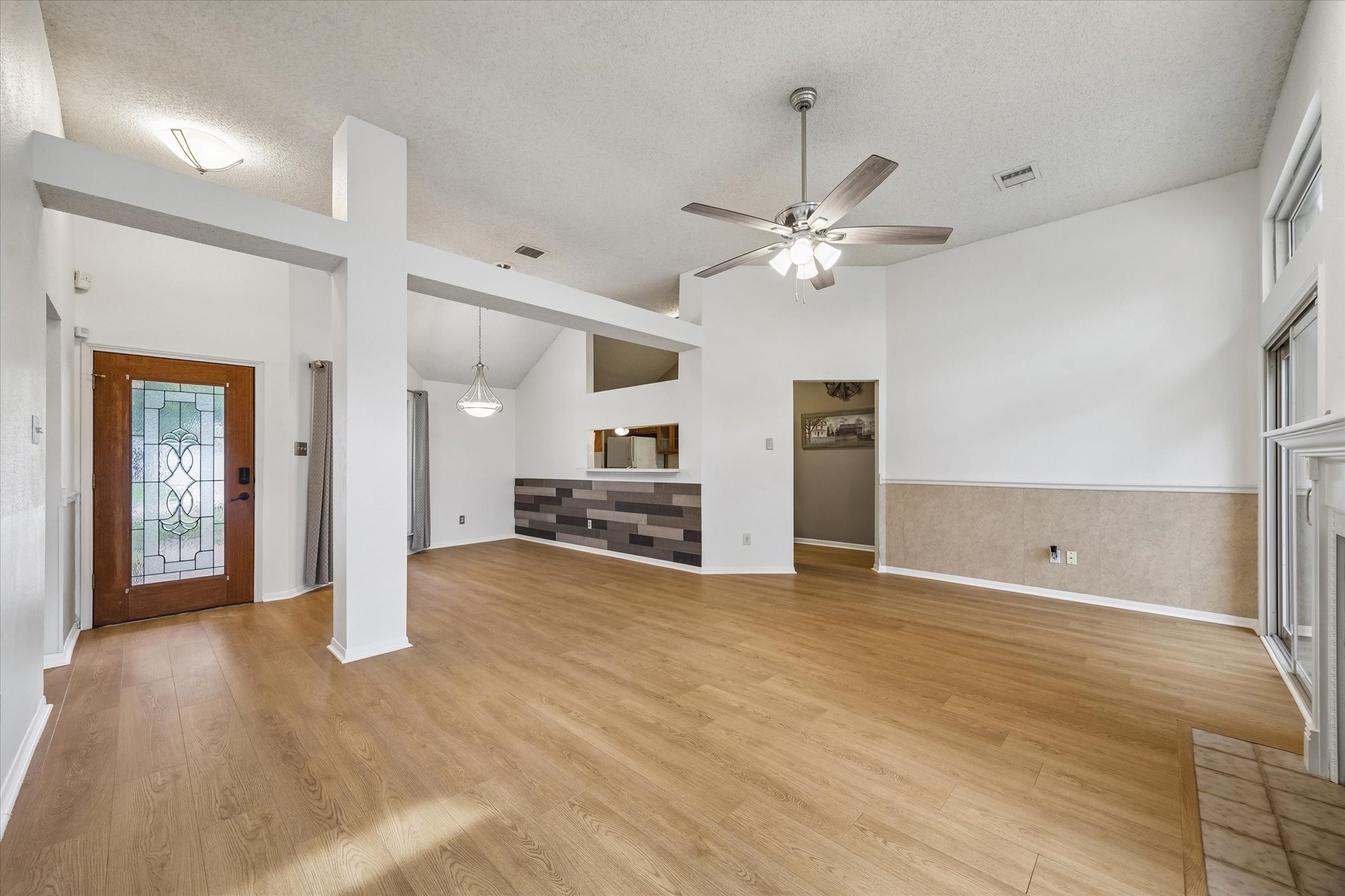 2202 Westwood Drive Property Photo 2