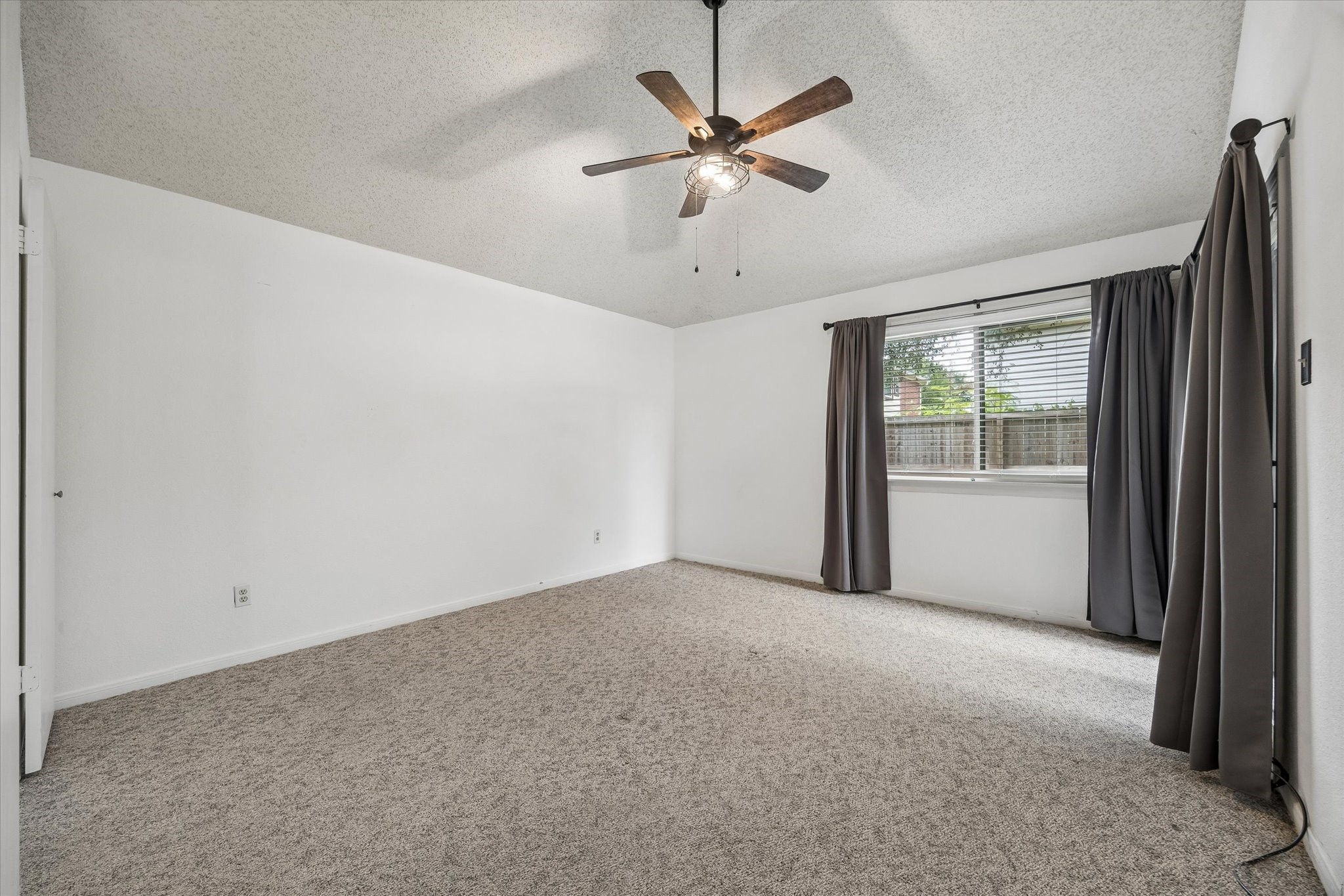 2202 Westwood Drive Property Photo 6