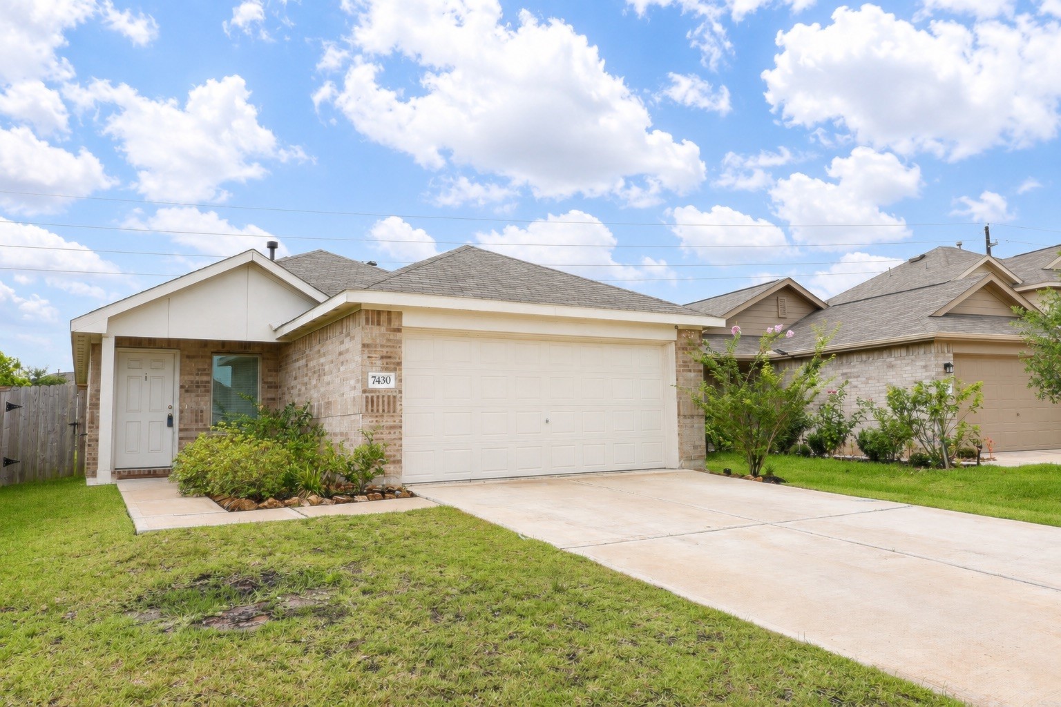 7430 Clover Chase Drive Property Photo 2