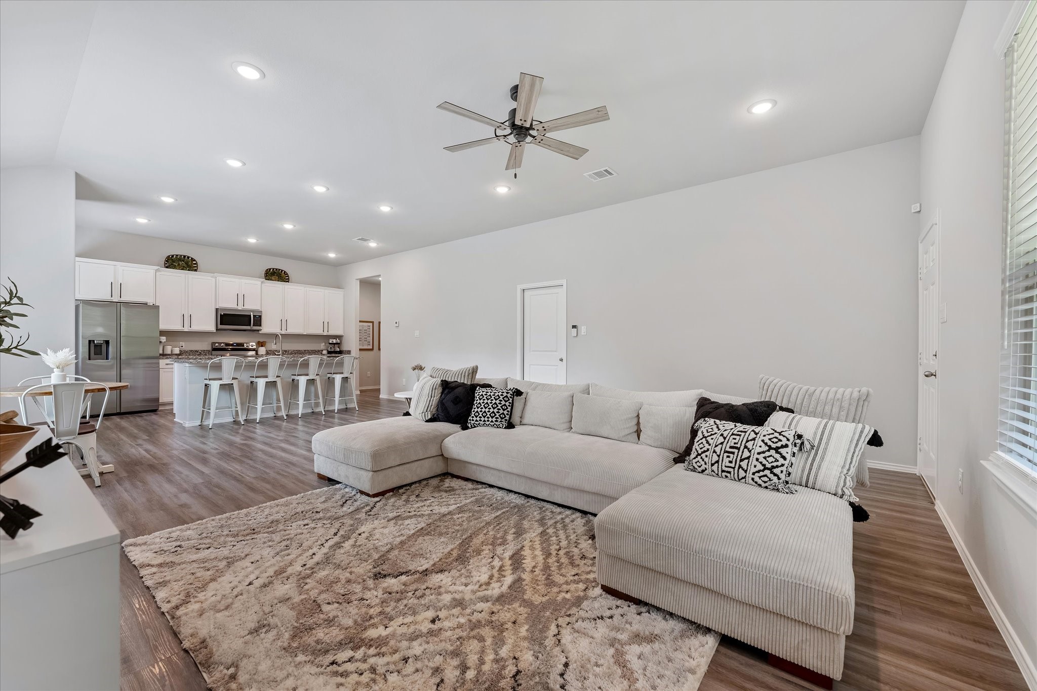 323 Watkins Street Property Photo 4