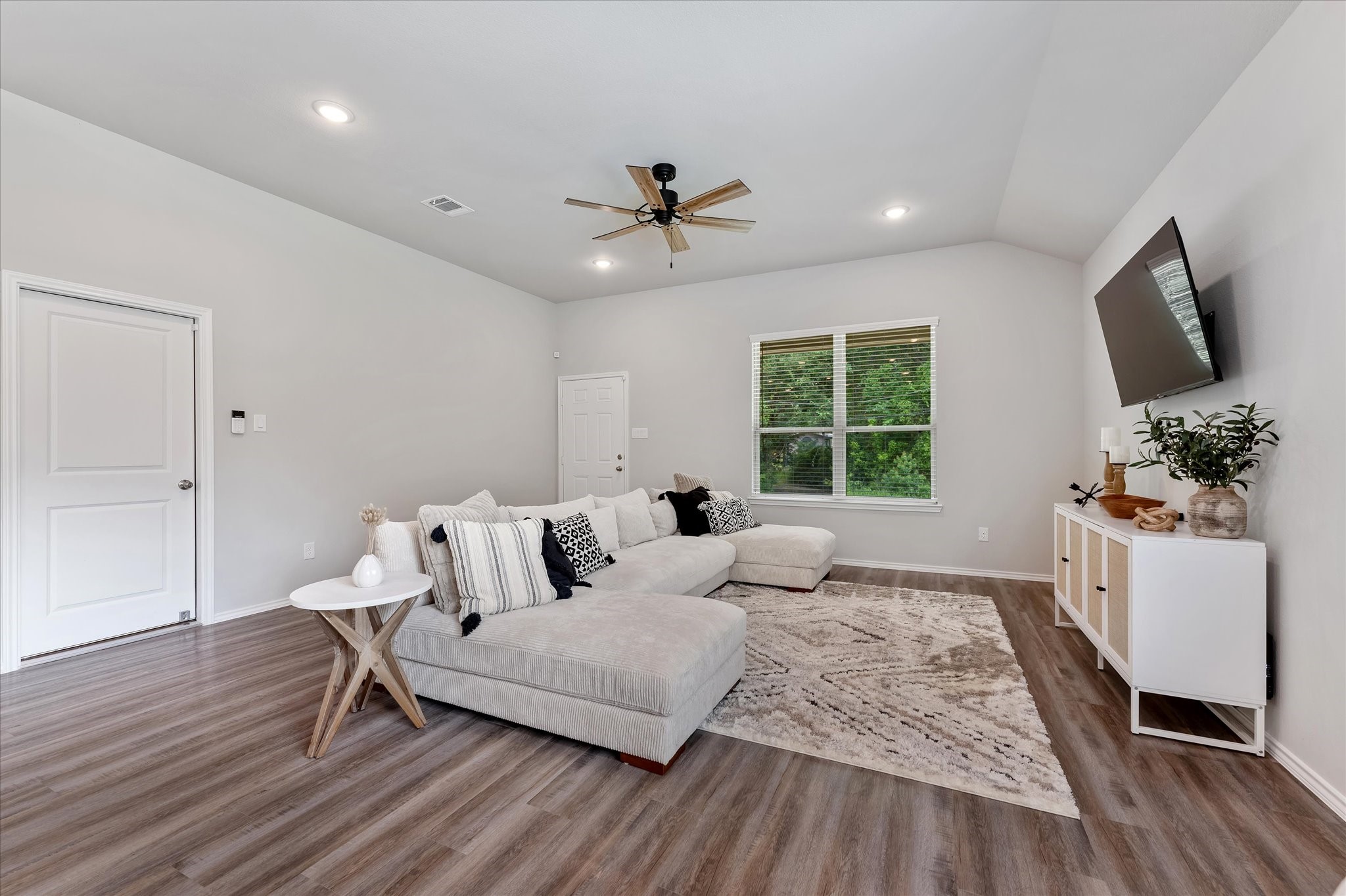 323 Watkins Street Property Photo 5