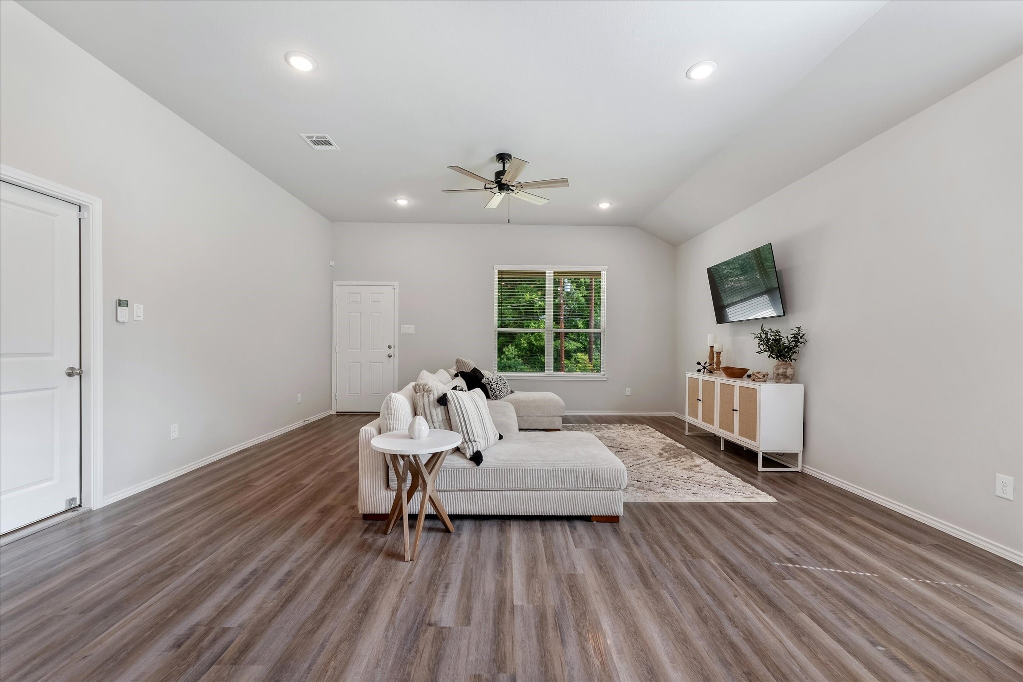 323 Watkins Street Property Photo 6