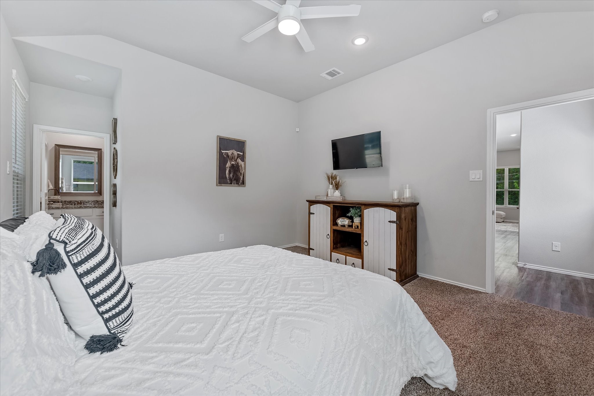 323 Watkins Street Property Photo 14