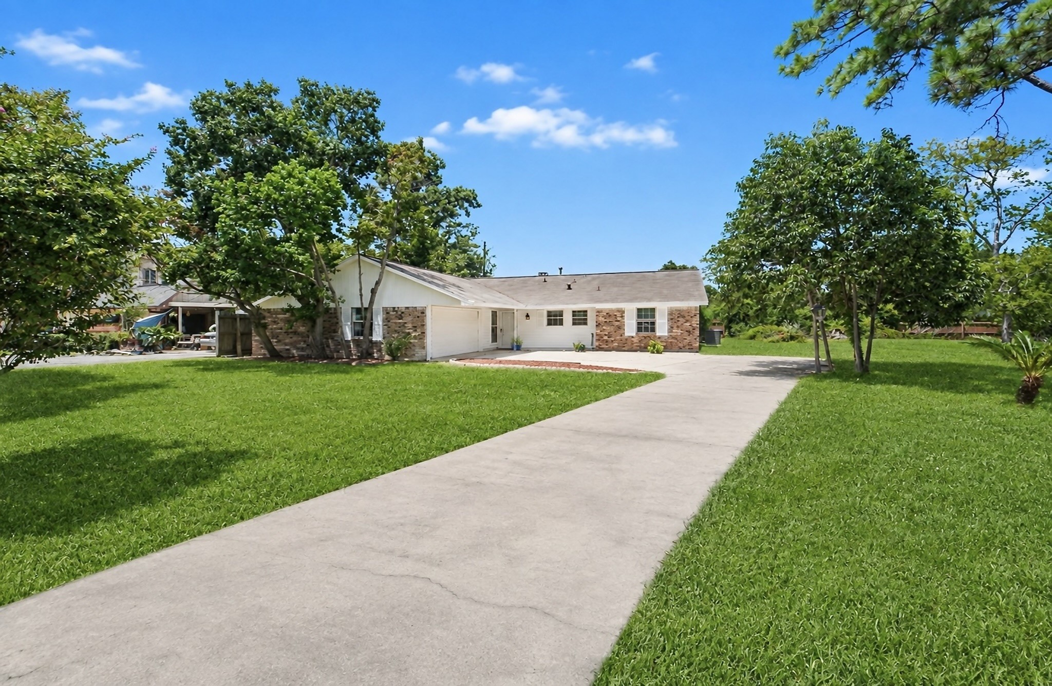 626 Shore Acres Boulevard Property Photo 1