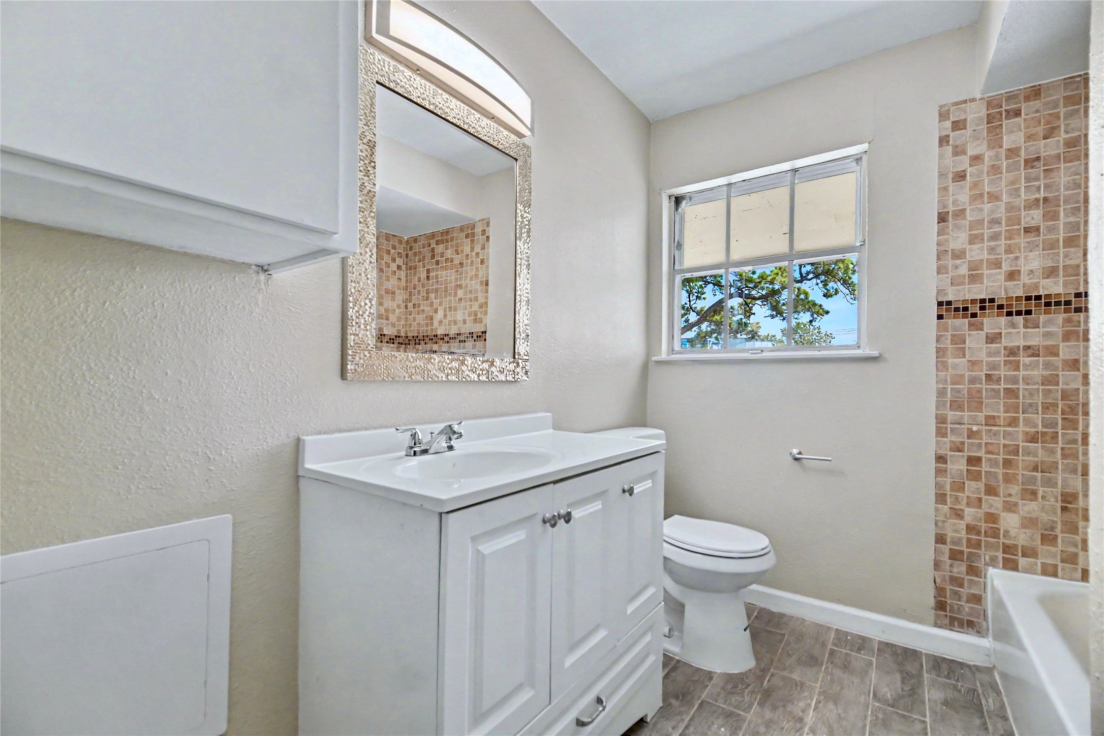 626 Shore Acres Boulevard Property Photo 15