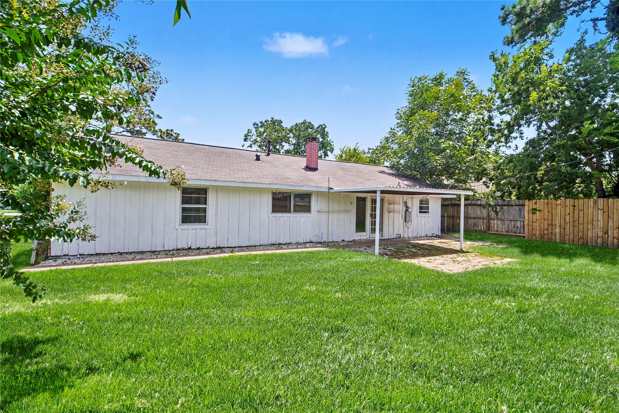 626 Shore Acres Boulevard Property Photo 17