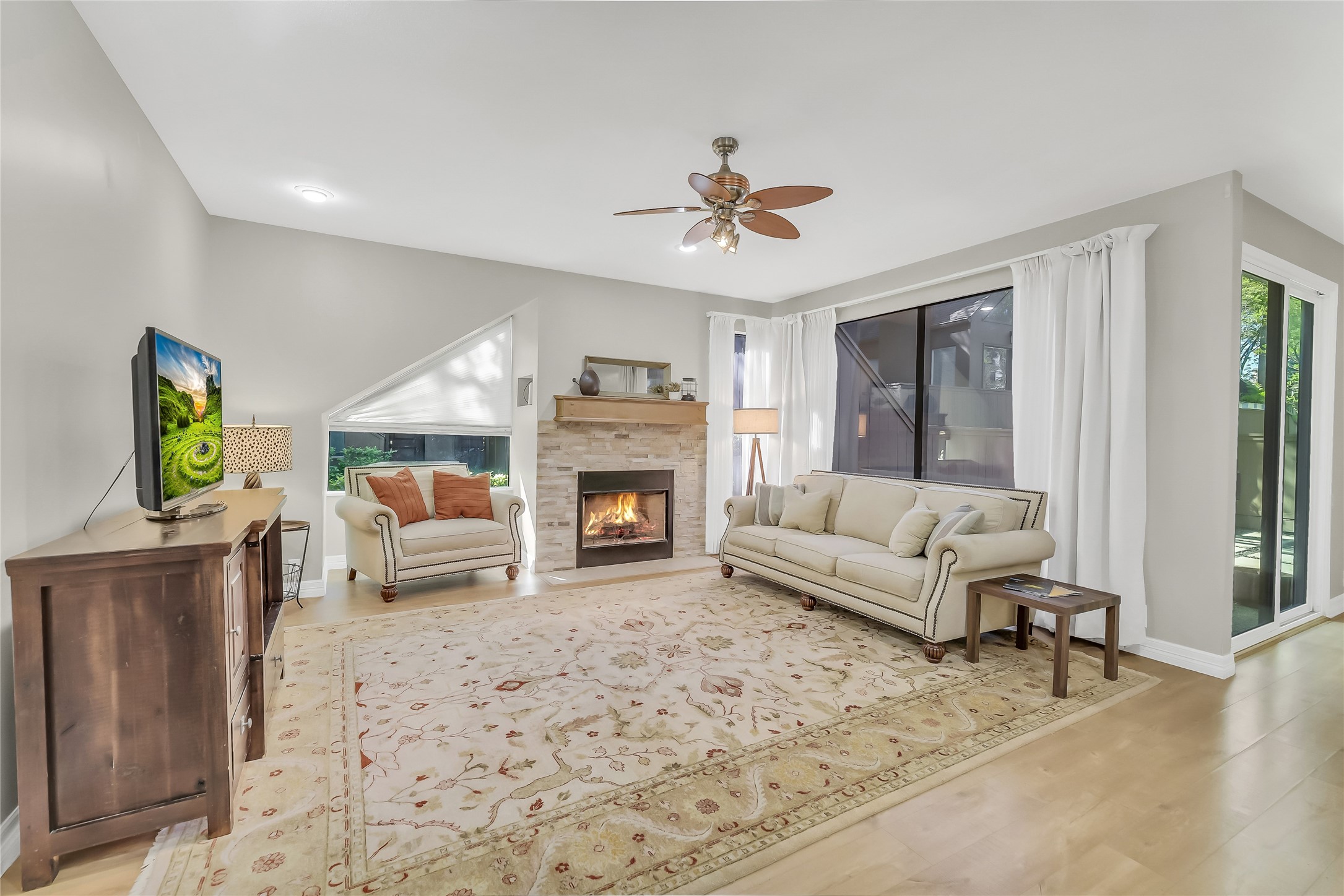 271 Litchfield Lane Property Photo 4