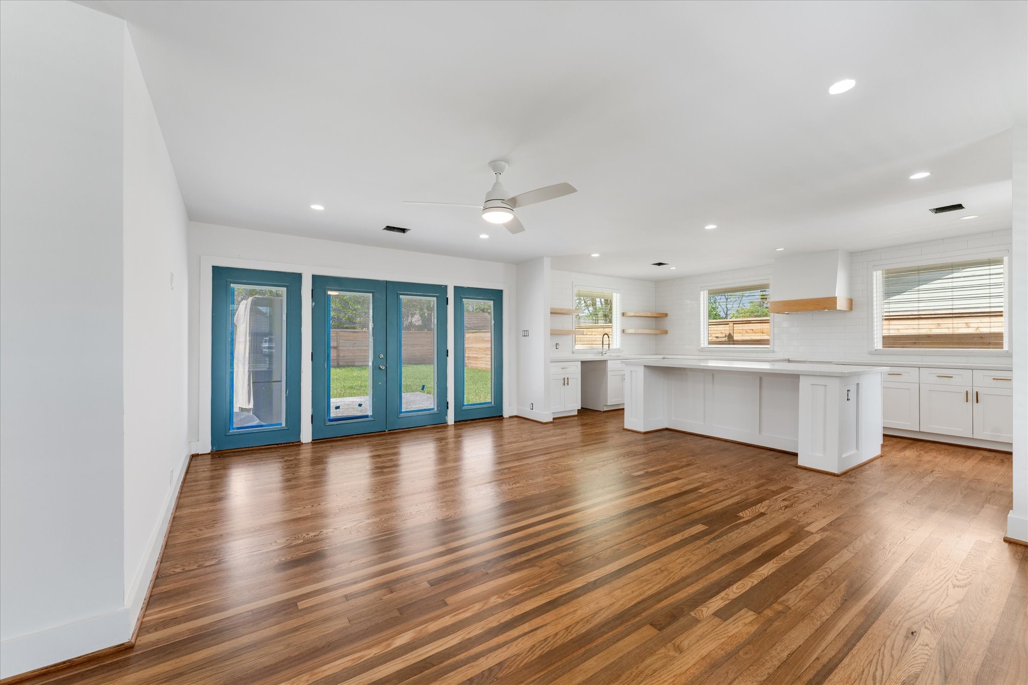 1845 Huge Oaks Street Property Photo 4