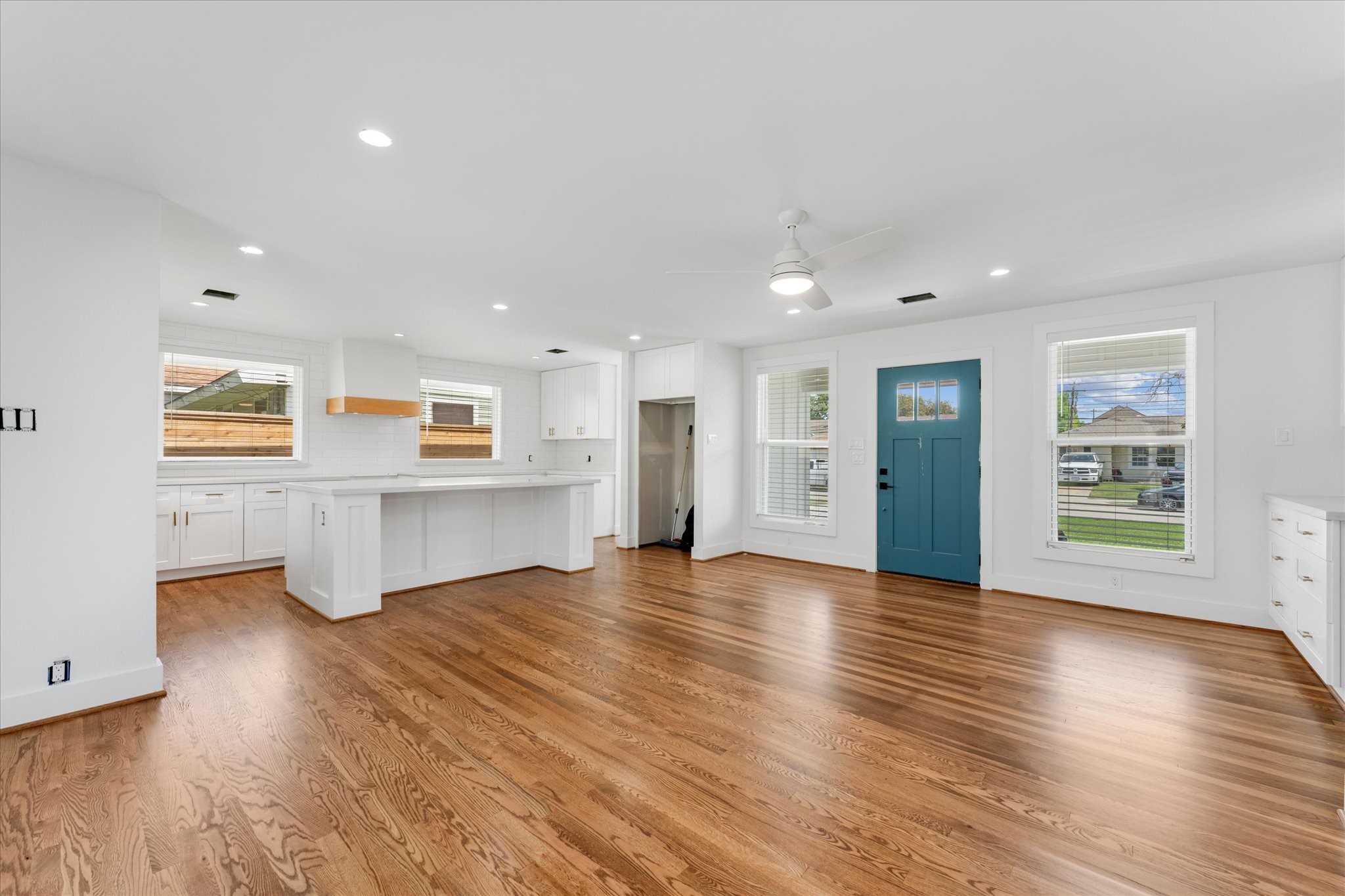 1845 Huge Oaks Street Property Photo 5