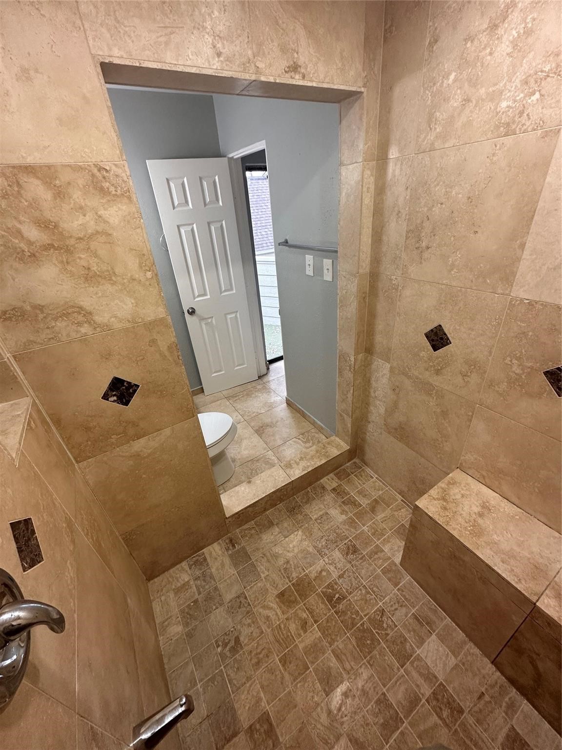 2327 Briarwest Boulevard Property Photo 7
