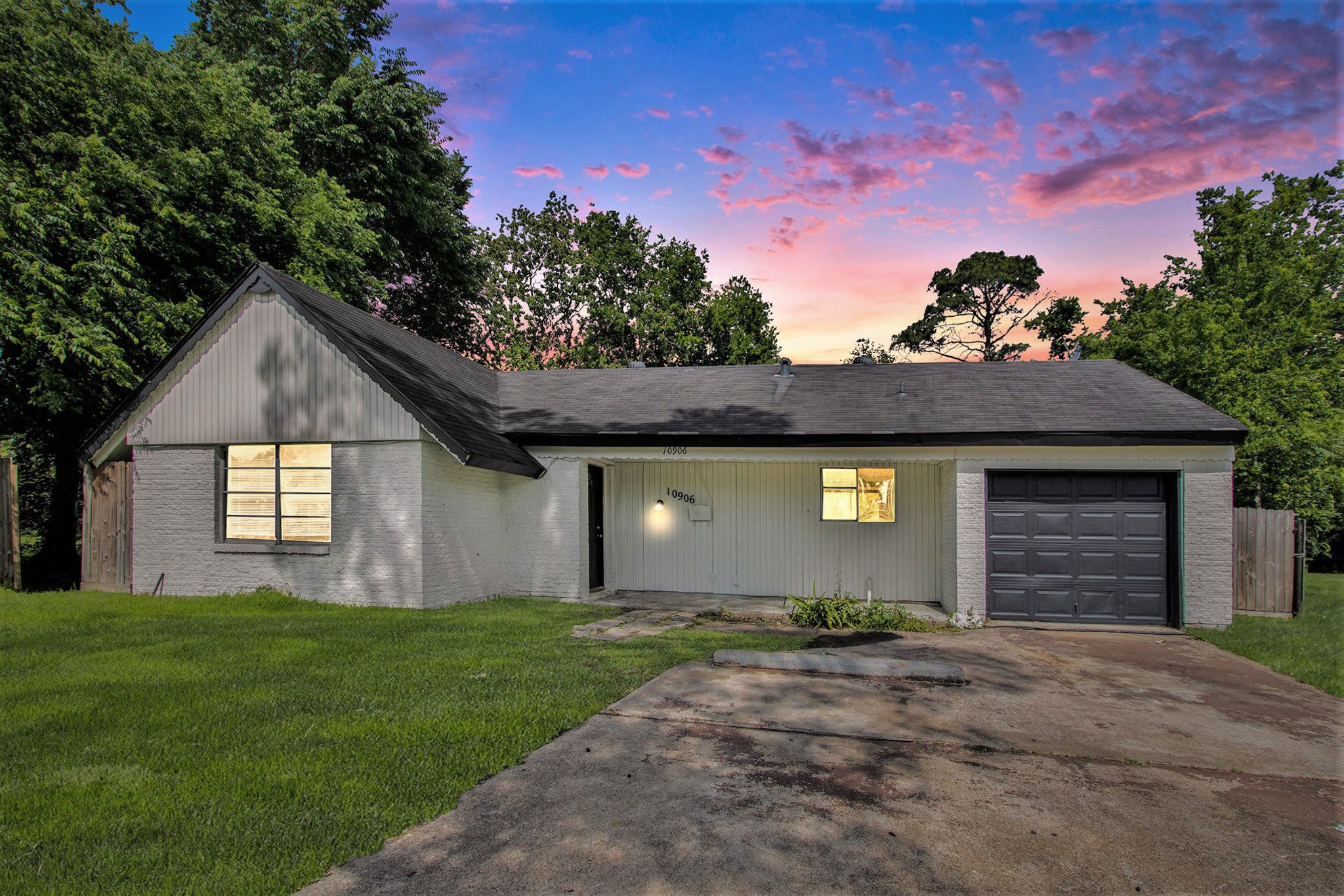 10906 Panay Drive Property Photo 1