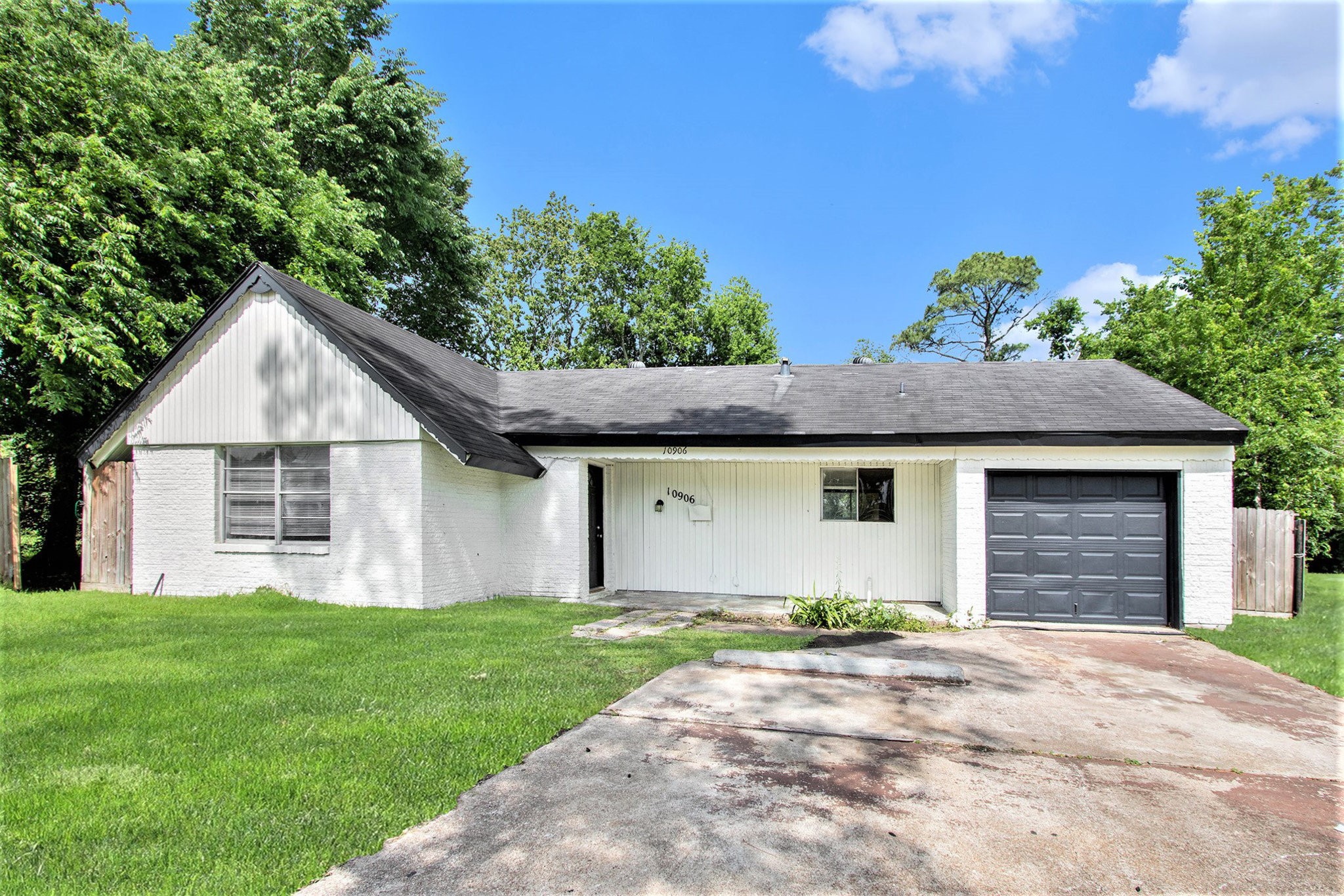 10906 Panay Drive Property Photo 2