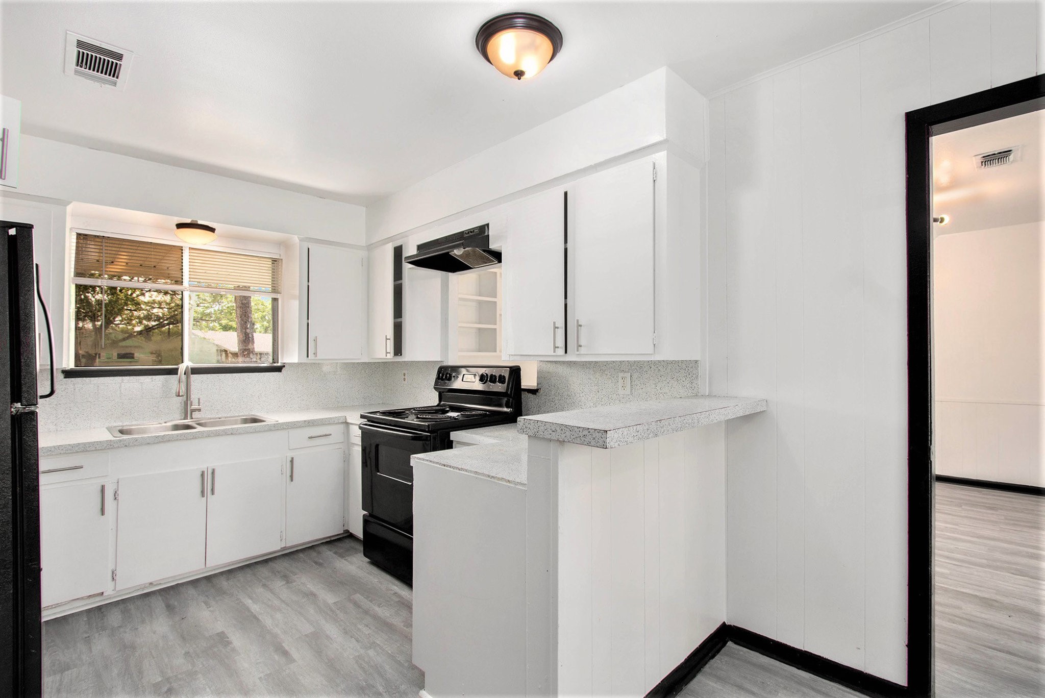 10906 Panay Drive Property Photo 8
