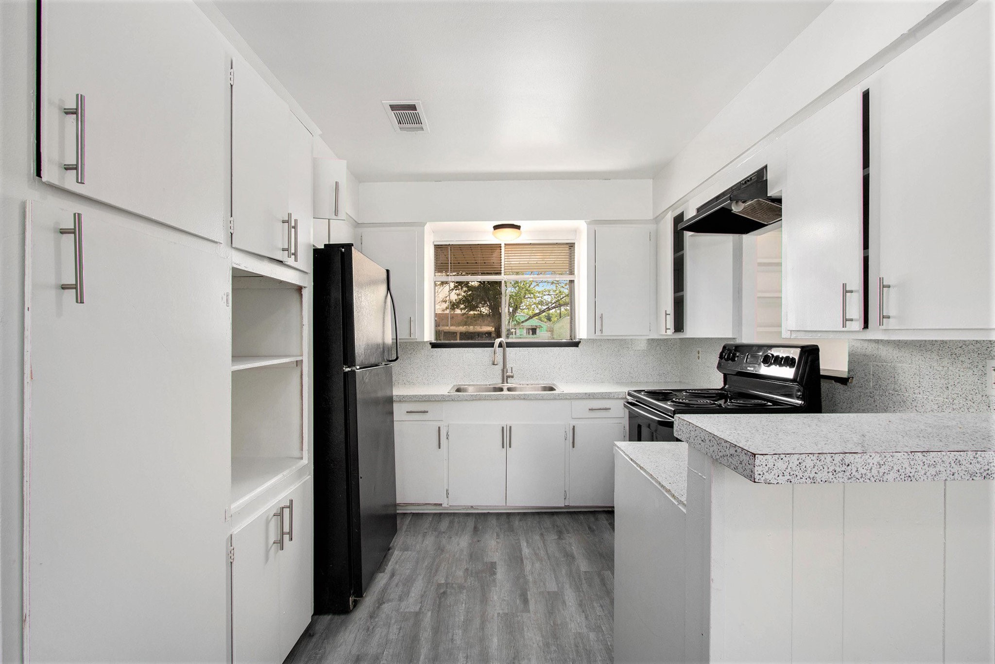 10906 Panay Drive Property Photo 9