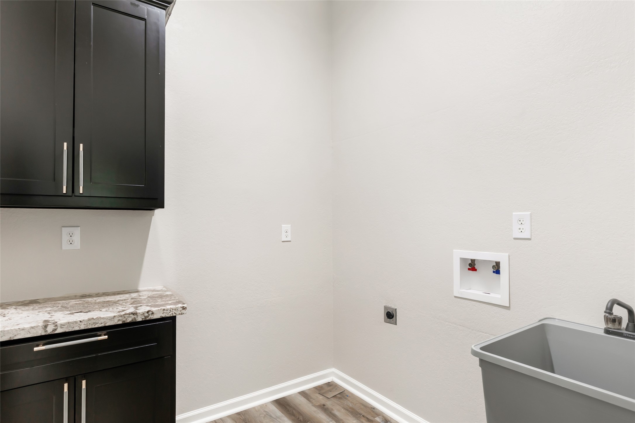 1031 County Road 3404 Property Photo 5