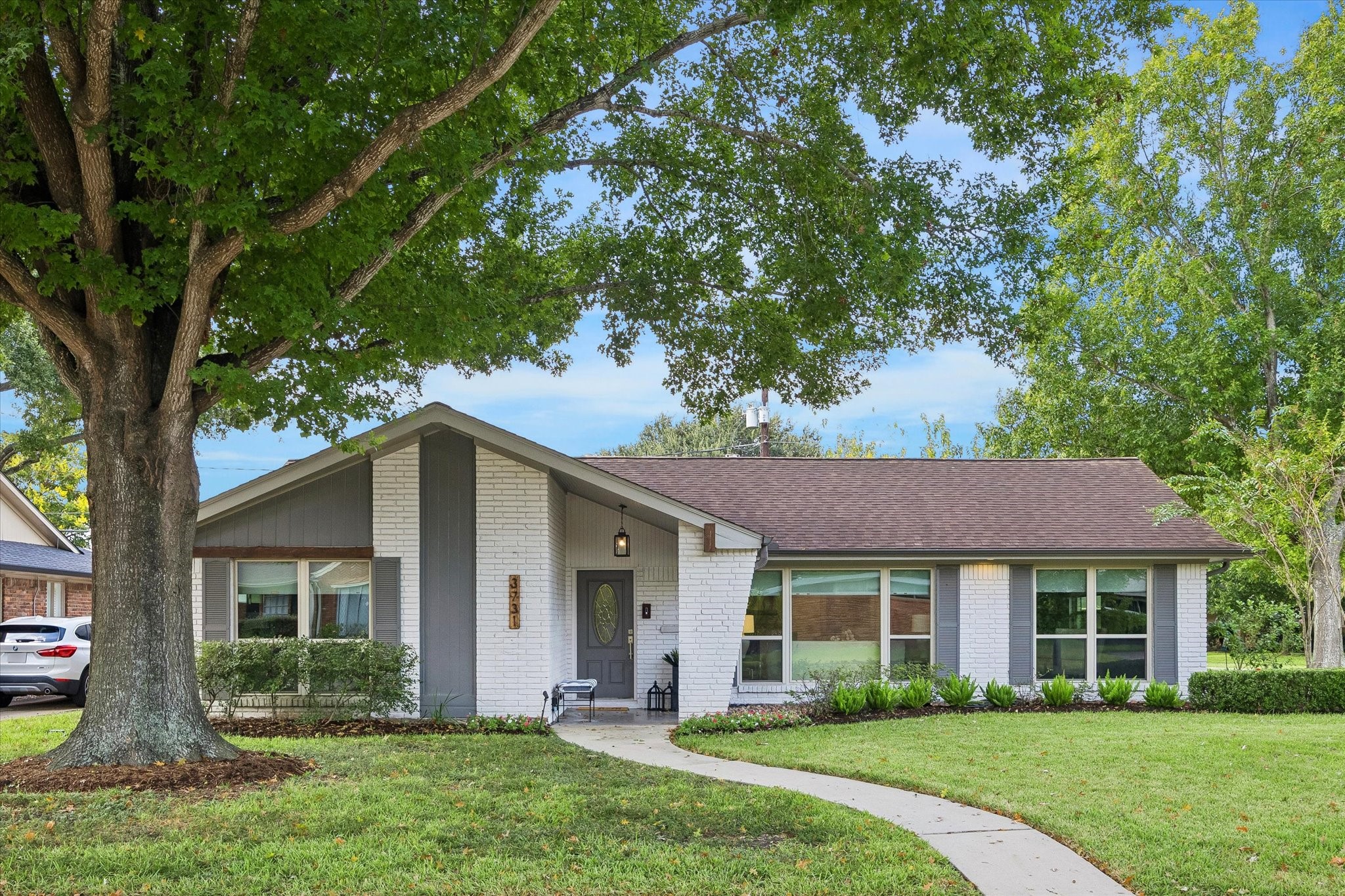 3731 Sun Valley Drive Property Photo 1