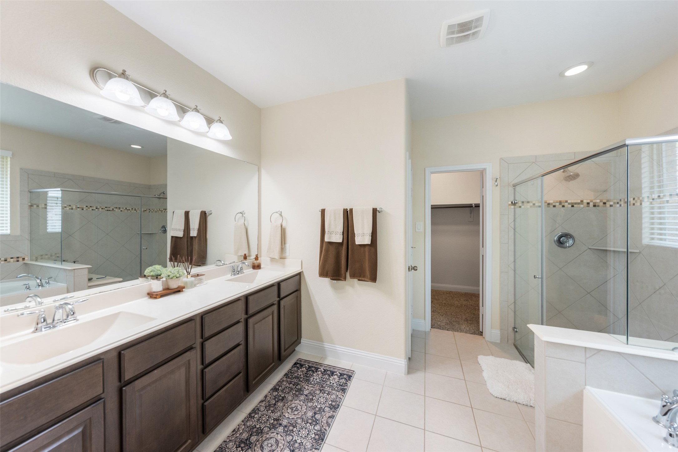 2606 Tacoma Springs Drive Property Photo 4