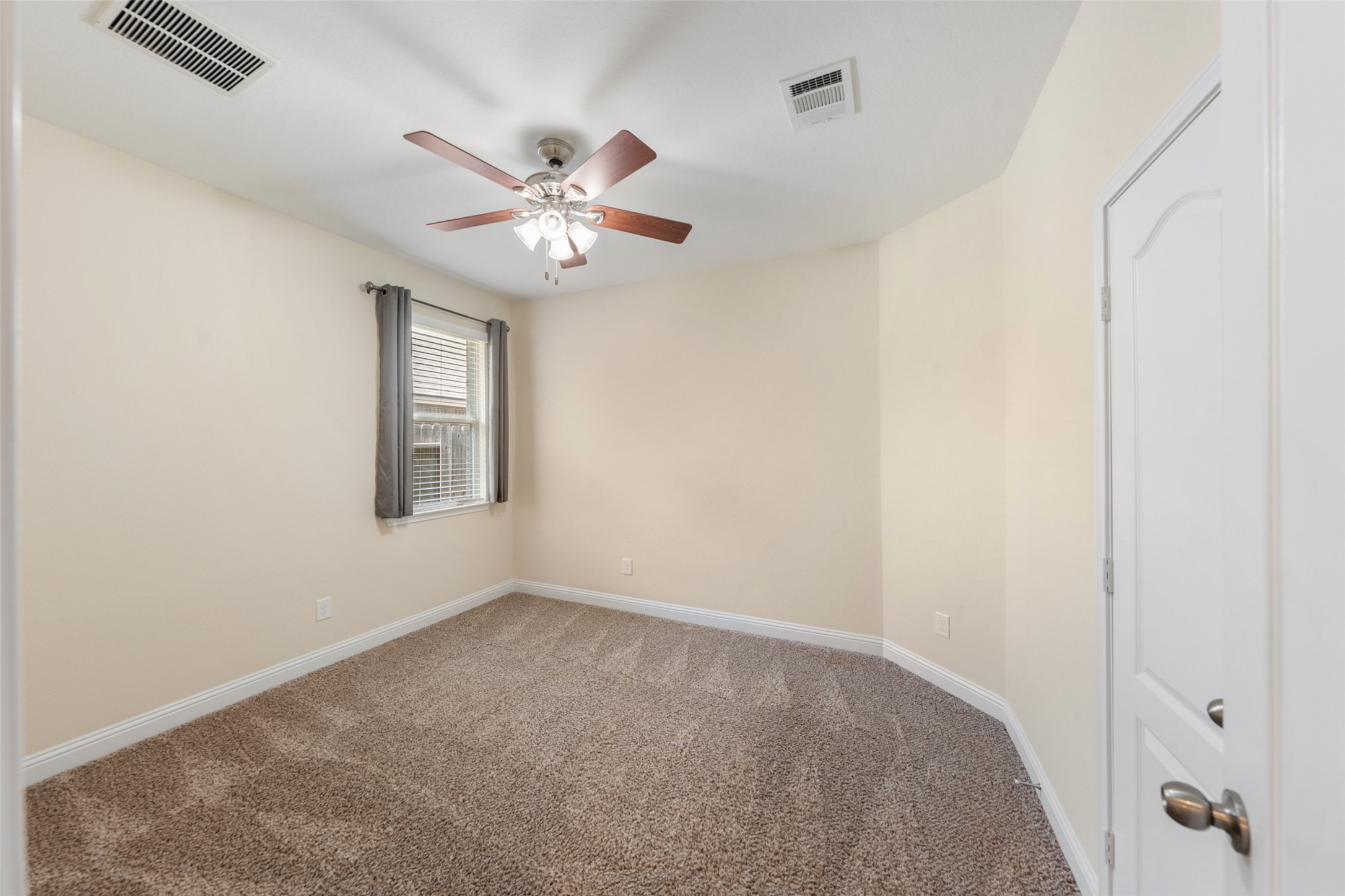 2606 Tacoma Springs Drive Property Photo 23