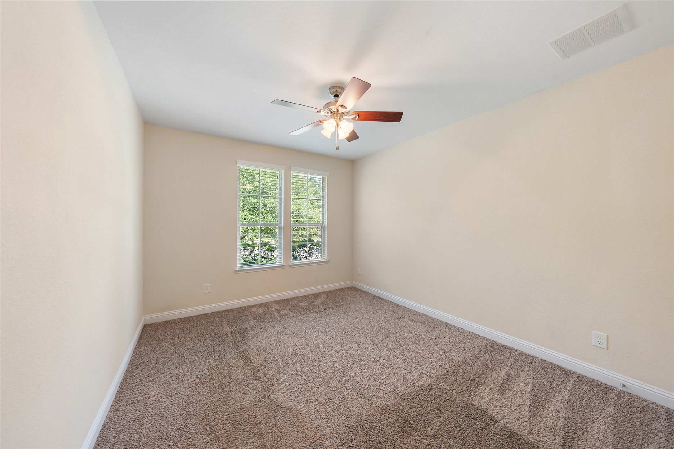 2606 Tacoma Springs Drive Property Photo 28