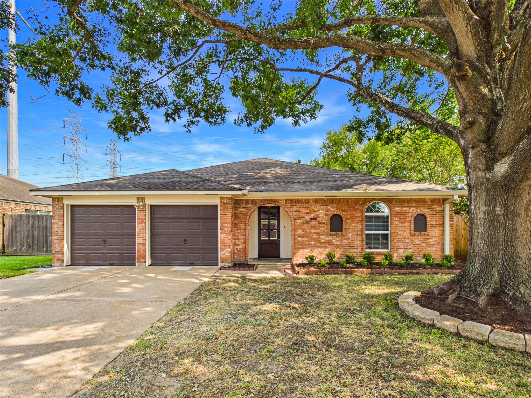 1817 Woodcrest Drive Property Photo