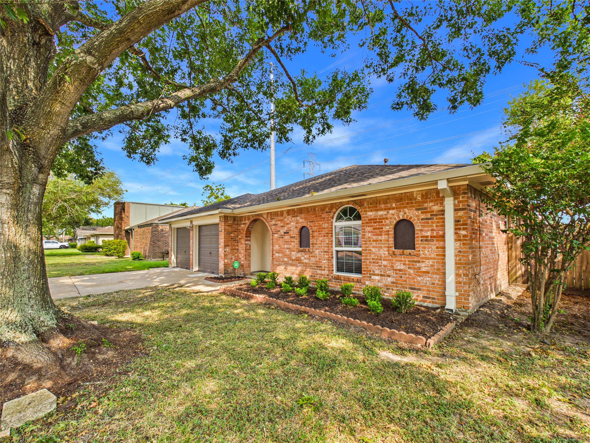 1817 Woodcrest Drive Property Photo 2