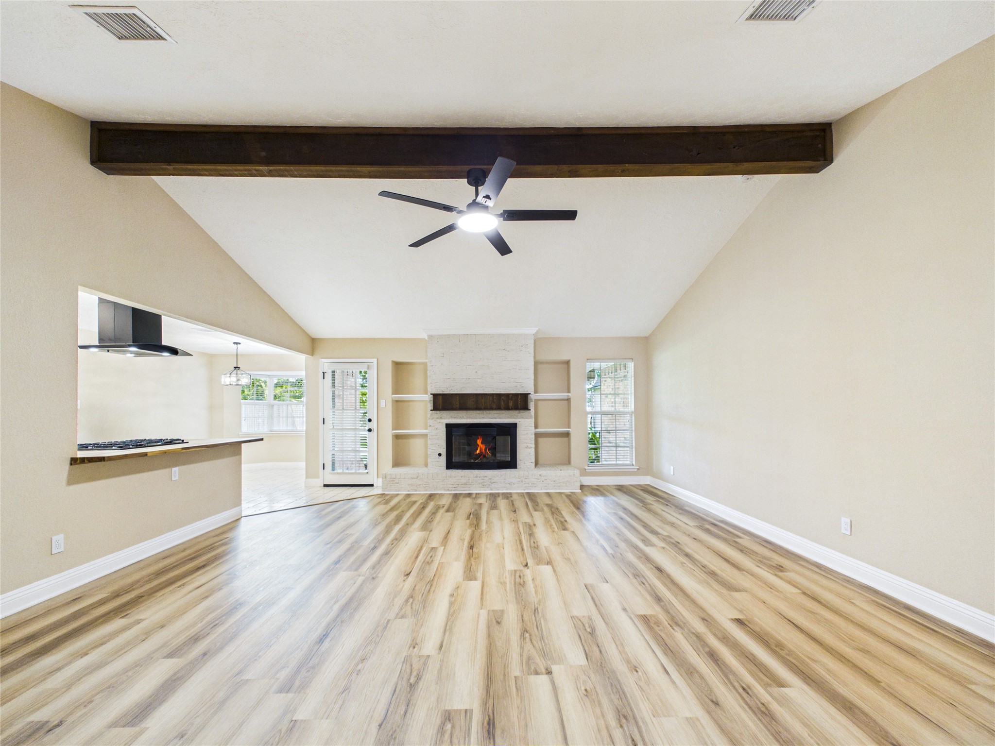 1817 Woodcrest Drive Property Photo 8