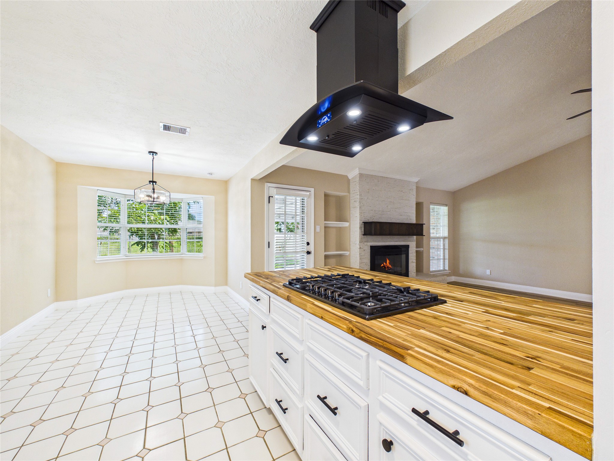1817 Woodcrest Drive Property Photo 15