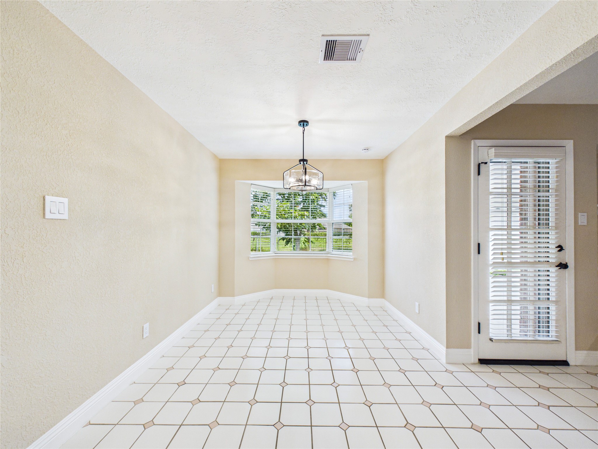 1817 Woodcrest Drive Property Photo 16