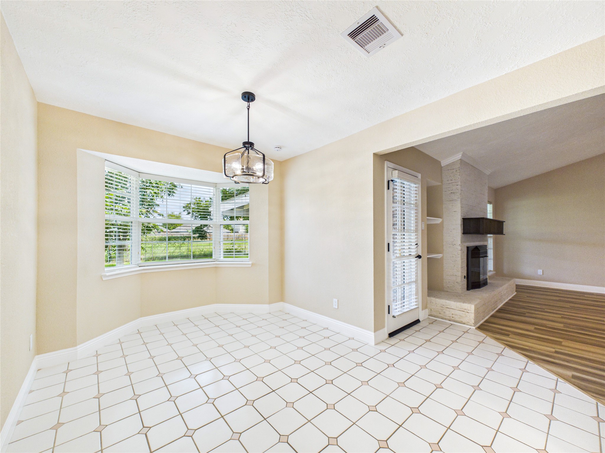 1817 Woodcrest Drive Property Photo 17