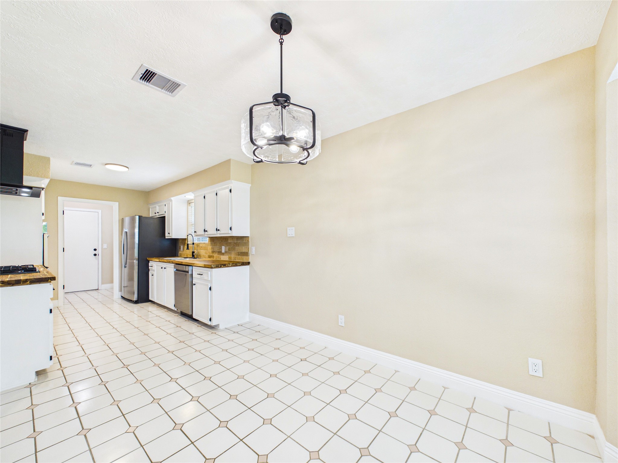 1817 Woodcrest Drive Property Photo 18