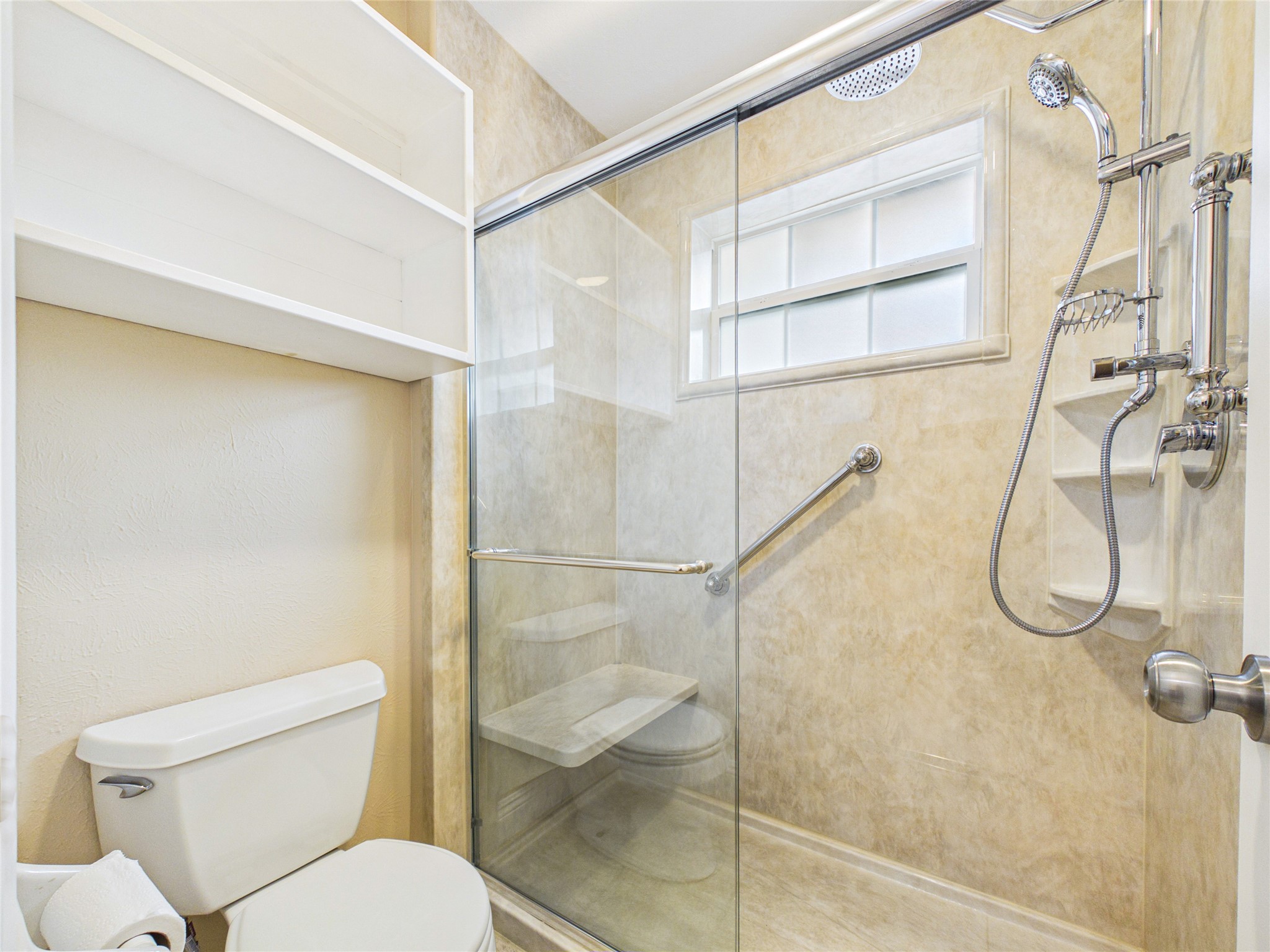 1817 Woodcrest Drive Property Photo 27