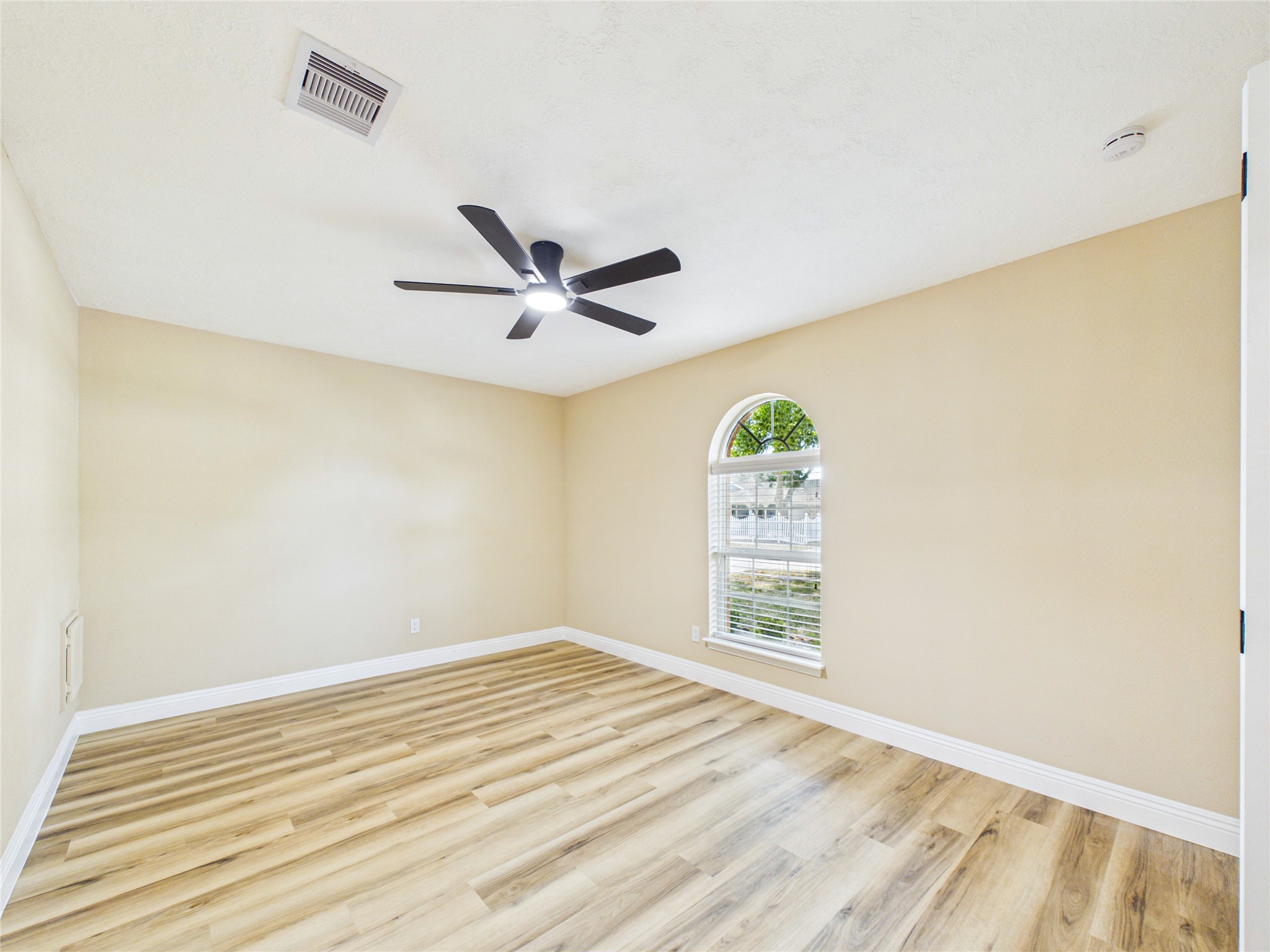 1817 Woodcrest Drive Property Photo 28