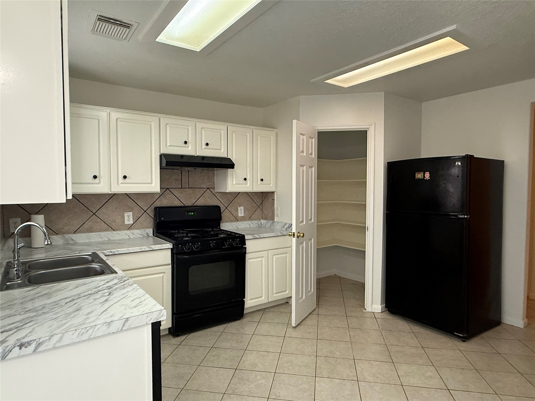 19511 Dawn Canyon Road Property Photo 3