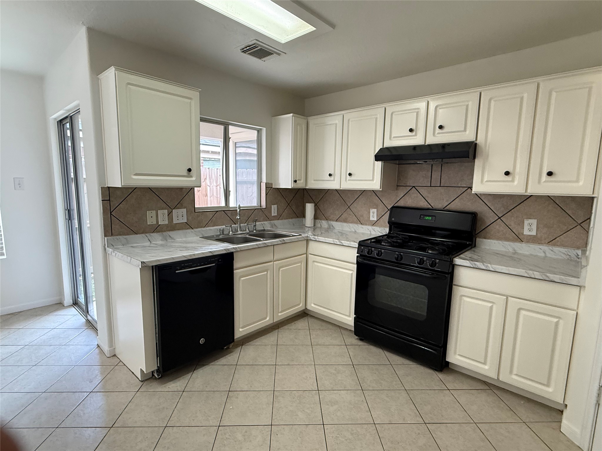 19511 Dawn Canyon Road Property Photo 5