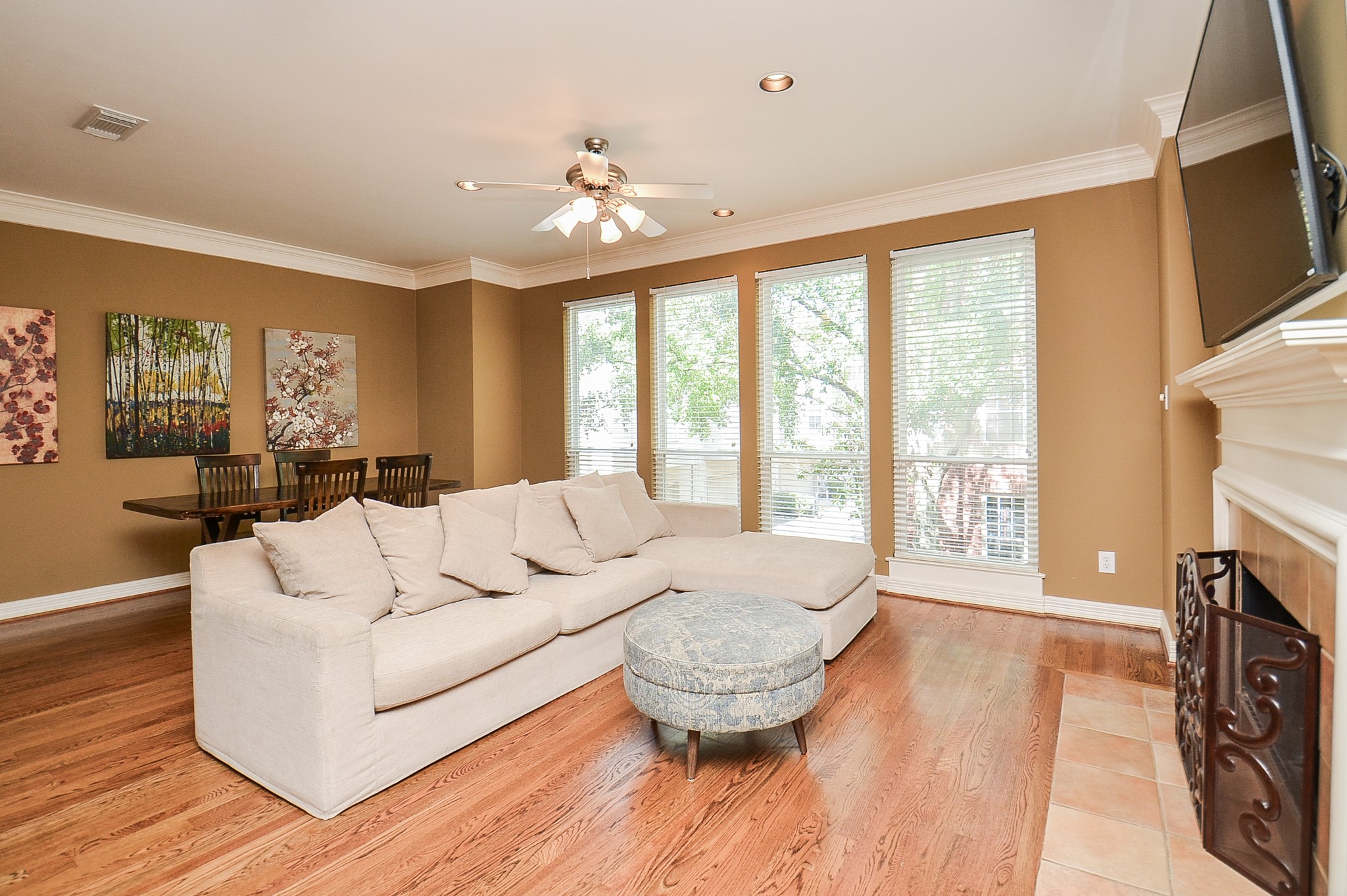 227 N Mcgowen Street N Property Photo 16