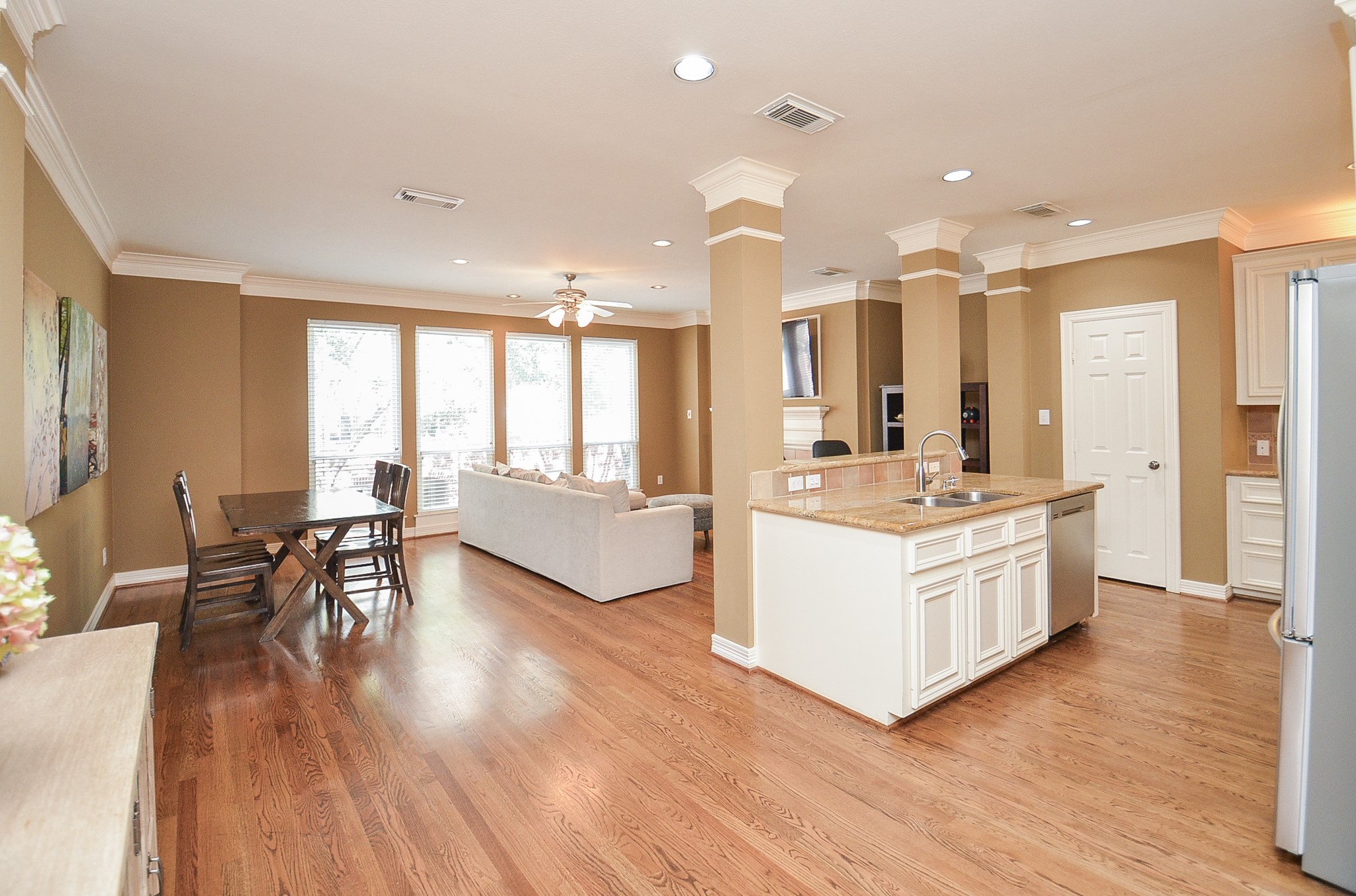 227 N Mcgowen Street N Property Photo 17