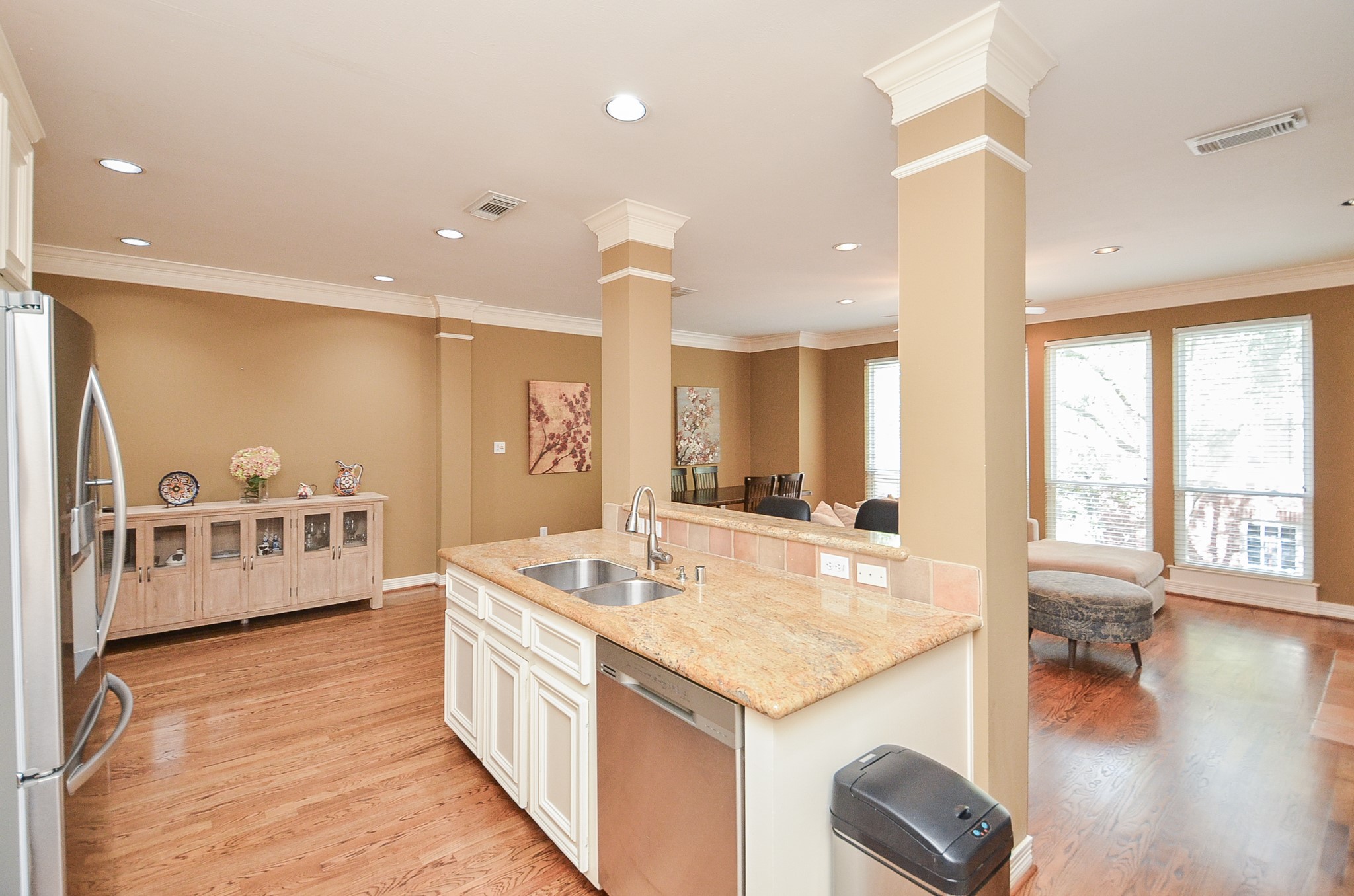 227 N Mcgowen Street N Property Photo 18