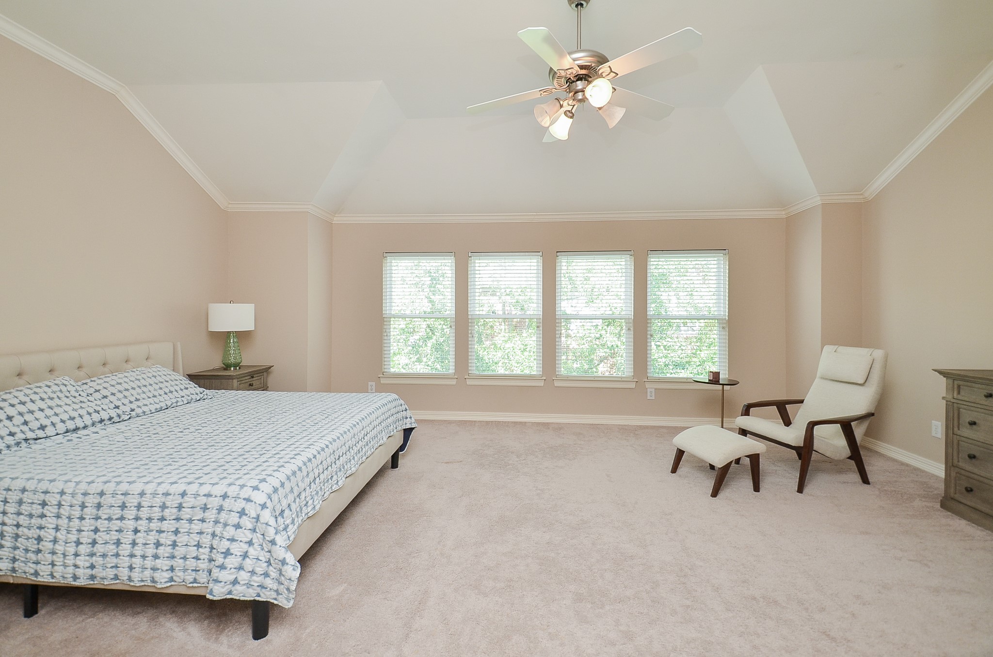 227 N Mcgowen Street N Property Photo 25