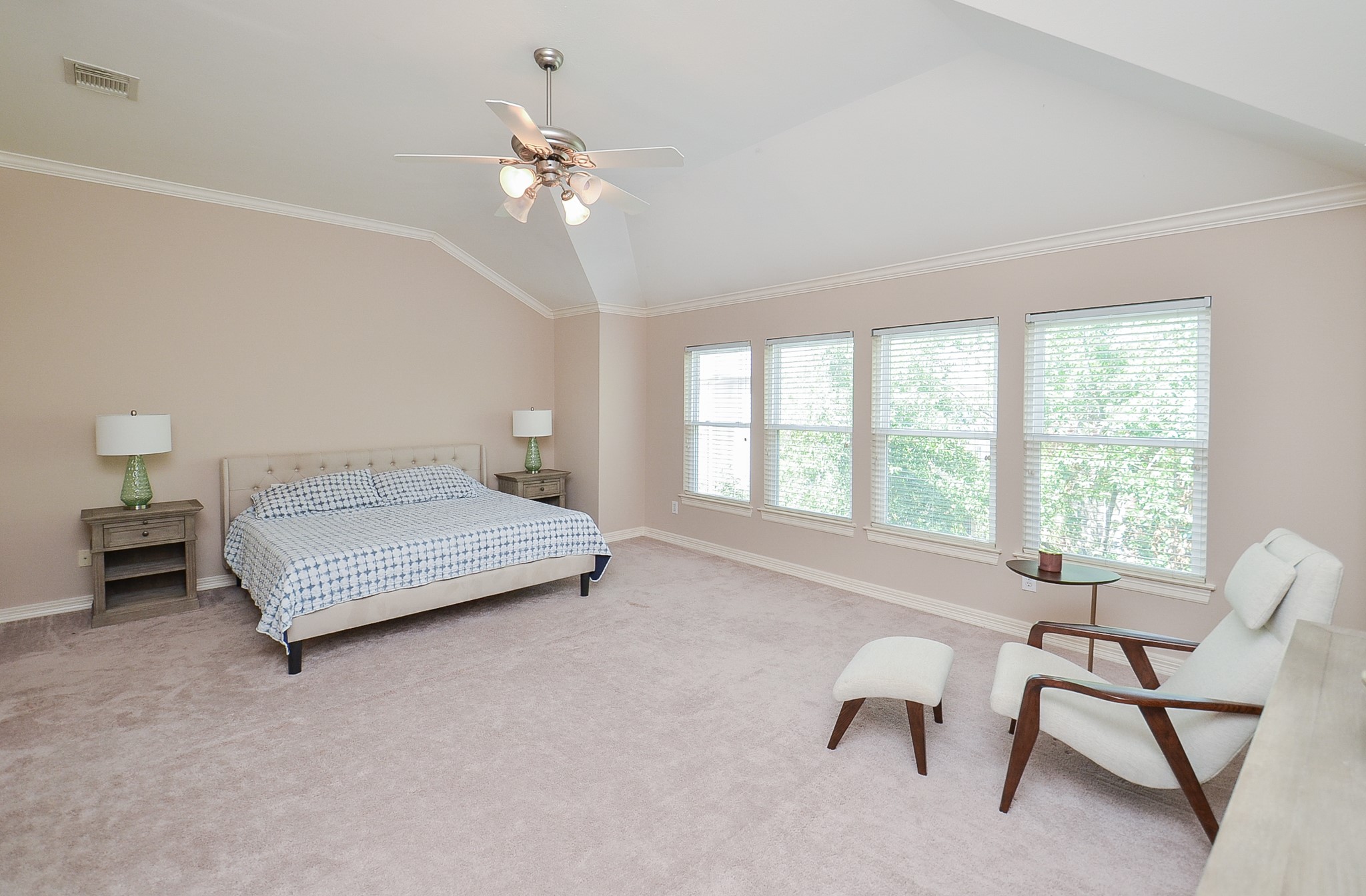 227 N Mcgowen Street N Property Photo 26