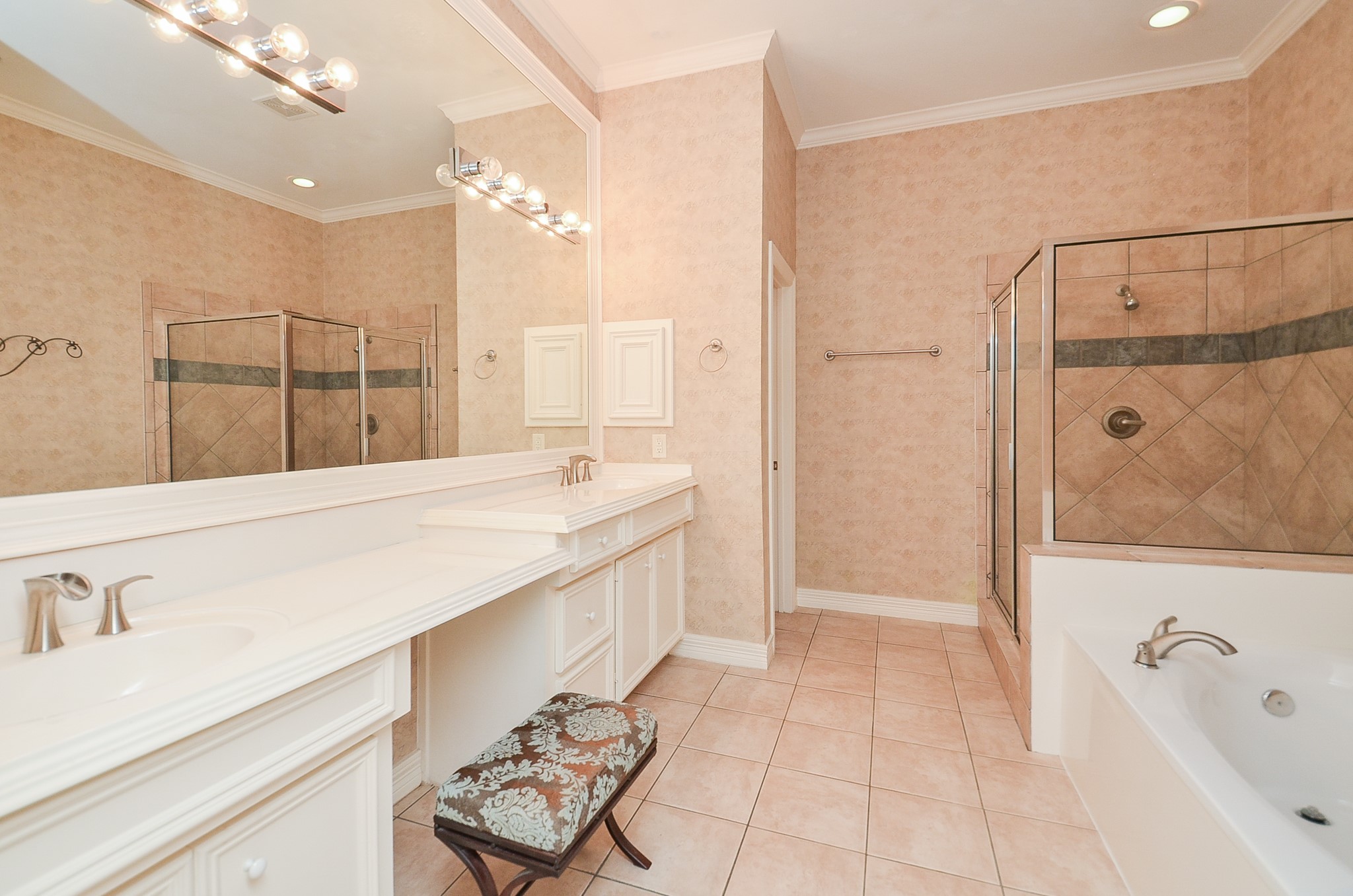 227 N Mcgowen Street N Property Photo 27