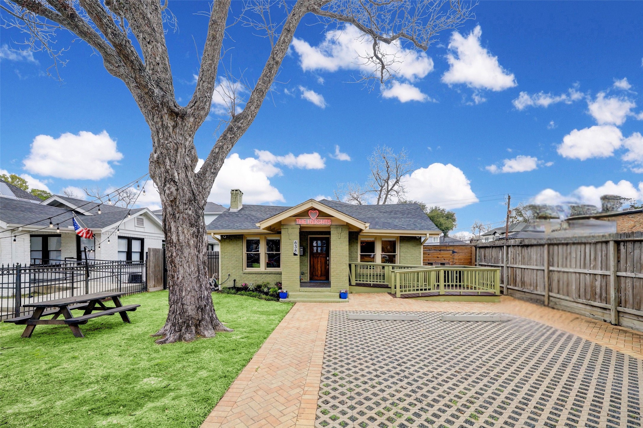 638 Heights Boulevard Property Photo 4