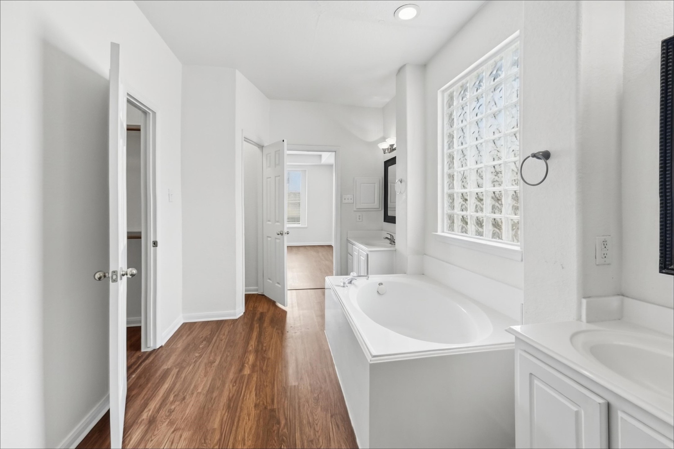 4702 Sebastopol Drive Property Photo 12